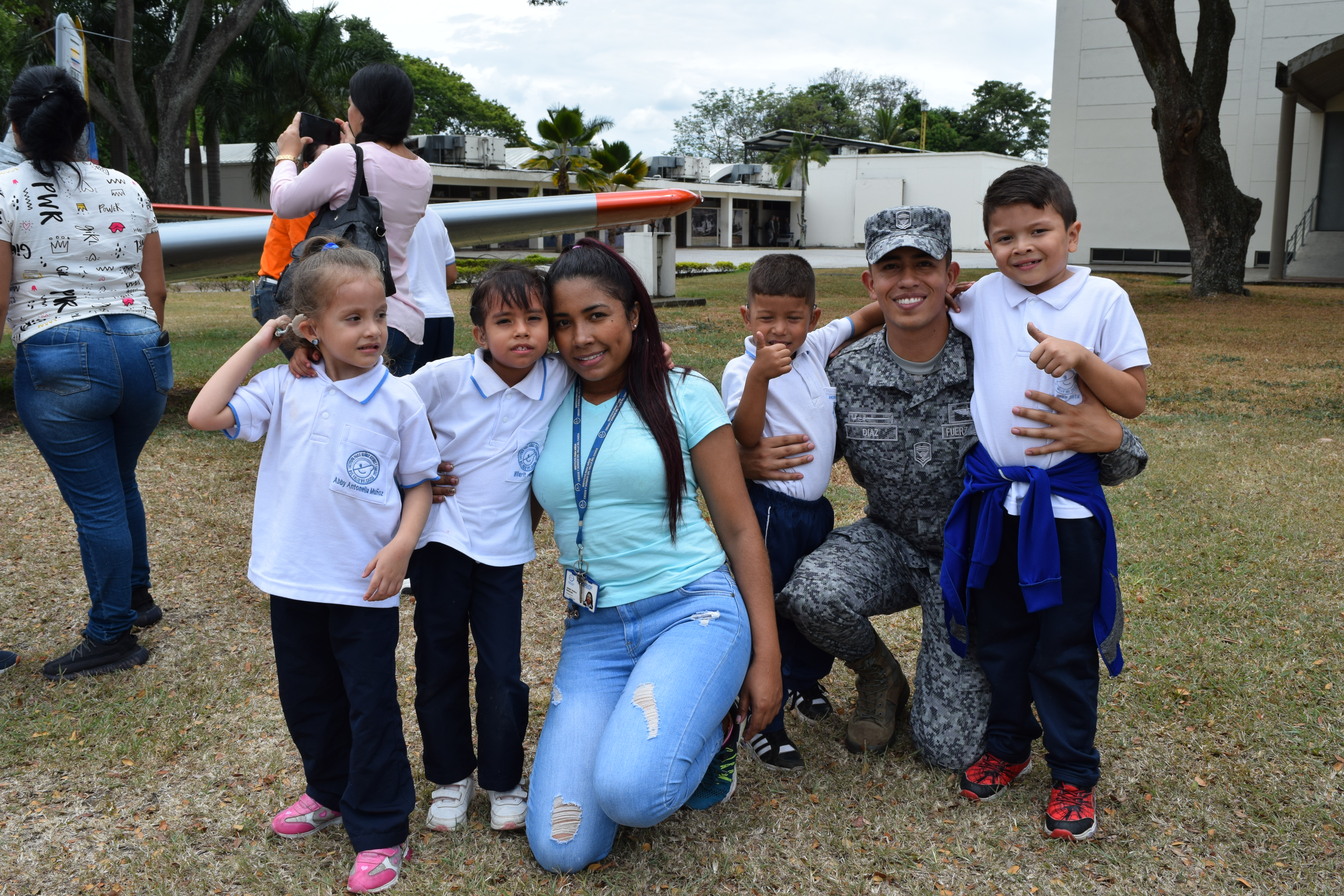 El Instituto para Niños Ciegos y Sordos visitó  La Base Aérea Marco Fidel Suárez