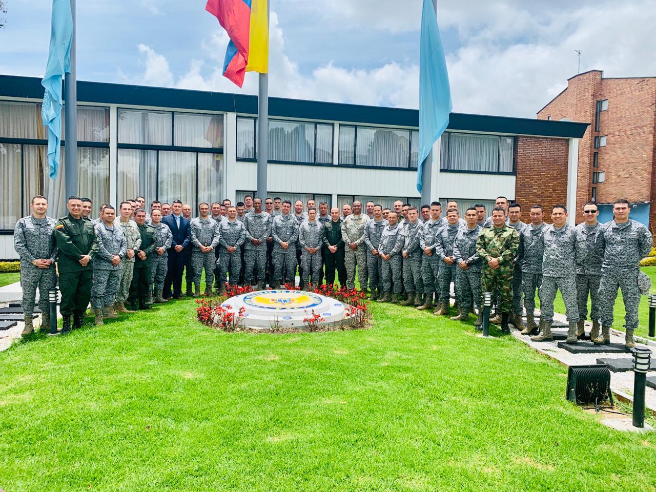 CAMAN entrega nuevos Inspectores Técnicos de la Fuerza Aérea Colombiana 