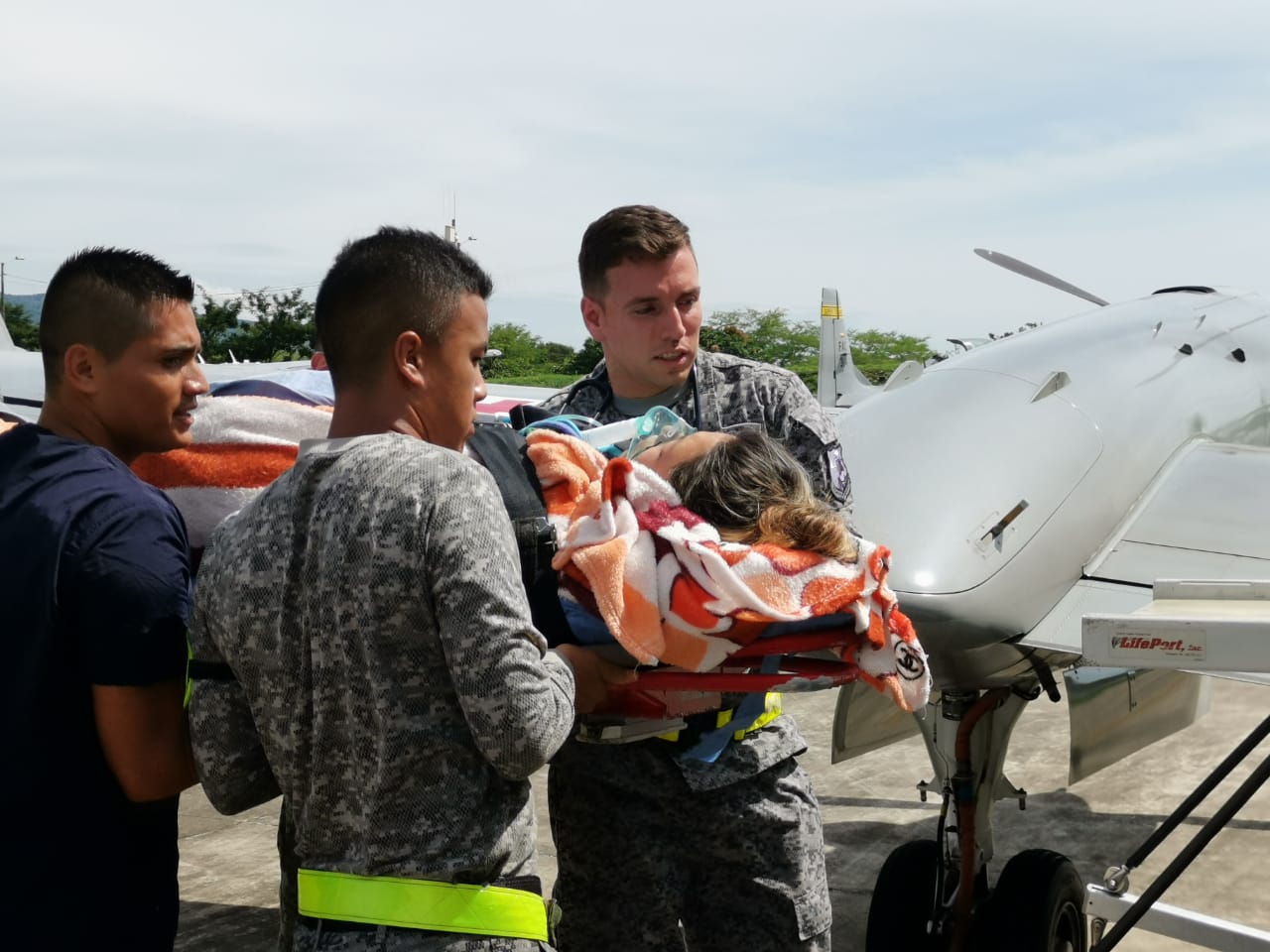 Mujer en delicado estado de salud fue trasladada por la Fuerza Aérea de Yopal a Bogotá