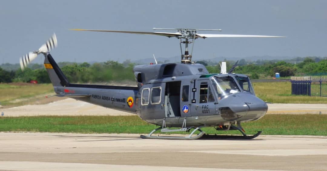 En helicoptero del CACOM-3 se transportan jurados de votación hacia la Alta Guajira