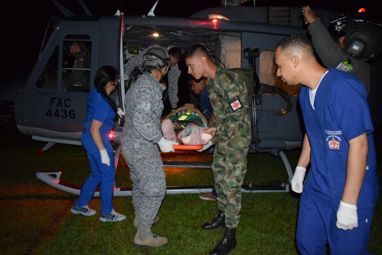 Campesino de Solano que sufrió grave accidente es trasladado por el Comando Aéreo de Combate N.6 a un centro de Salud de Mayor nivel.