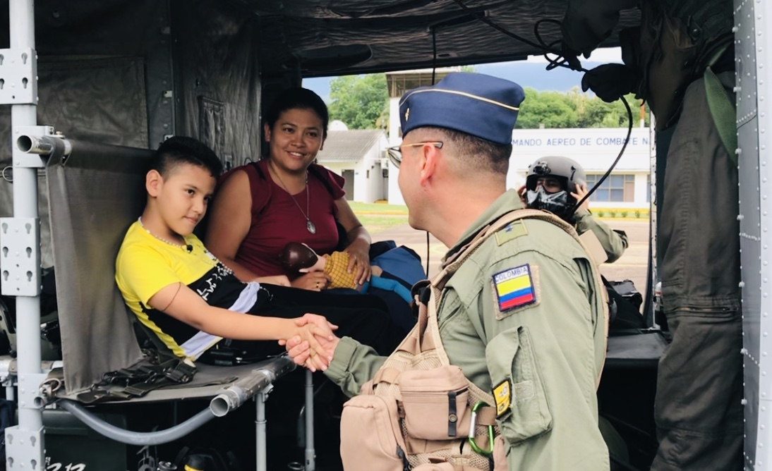 Samuel Alejandro Vega, niño que pide ayuda para caminar será apoyado por la Fuerza Aérea Colombiana
