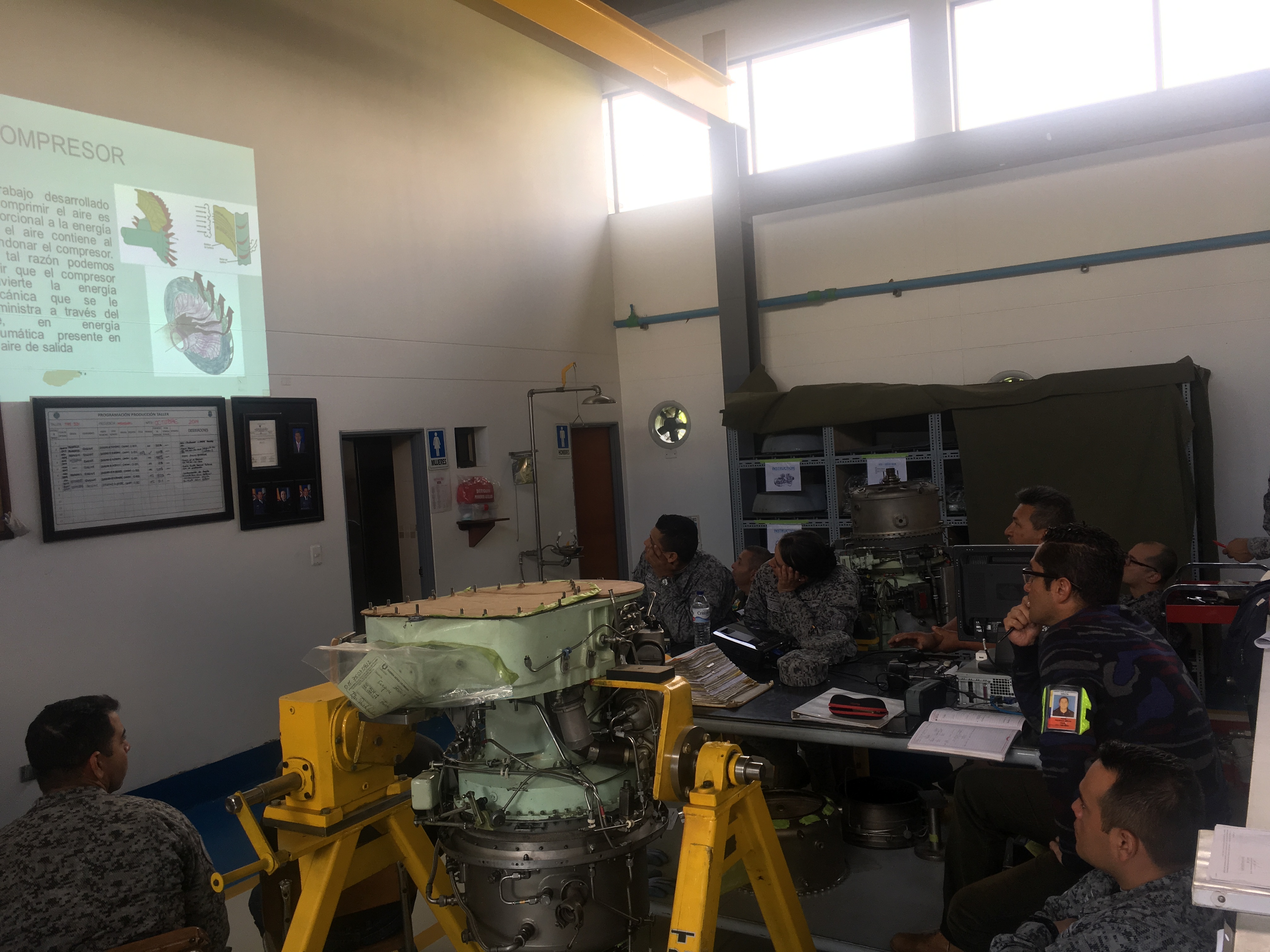 CAMAN desarrolla curso recurrente inspector mantenimiento aeronave C-212-300