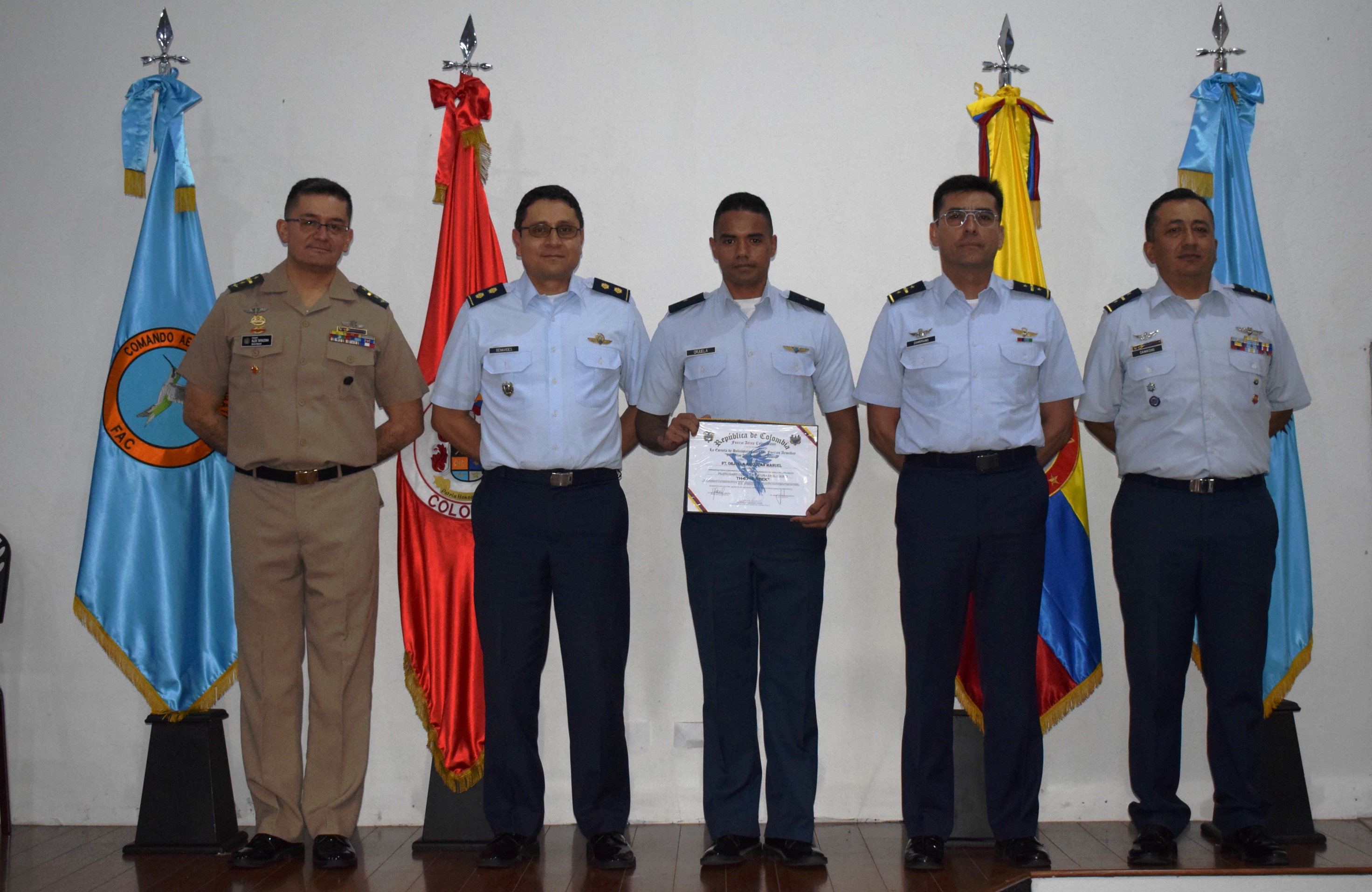 Nuevos pilotos militares se gradúan en la Escuela de Helicópteros para las Fuerzas Armadas  