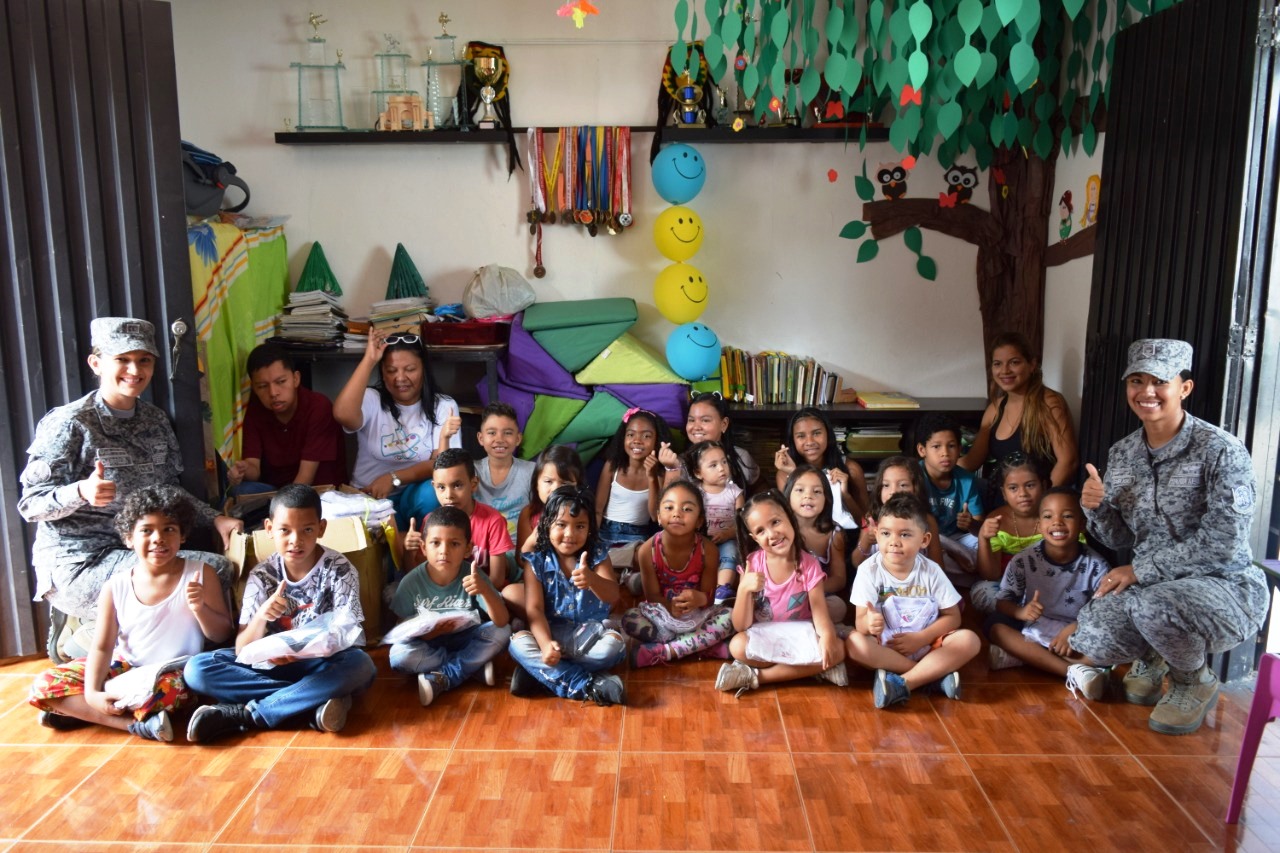 Fuerza Aérea Colombiana brinda apoyo a la educación infantil en el Cerrito, Valle