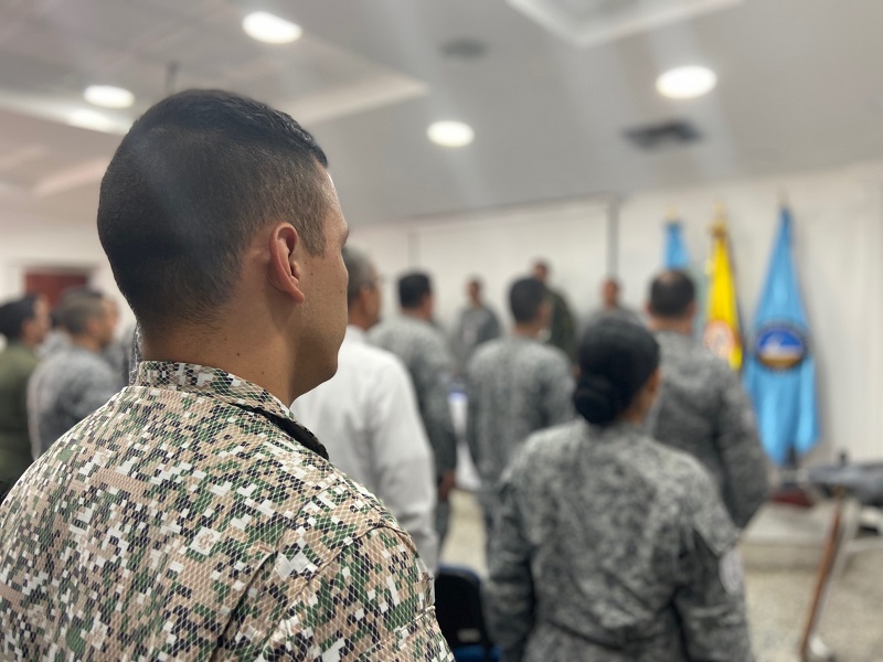 En un curso conjunto se graduó un oficial de la Armada de Colombia como operador de ART