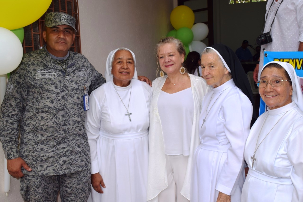 Fuerza Aérea visitó el internado campestre Santa Ana de Agua de Dios  