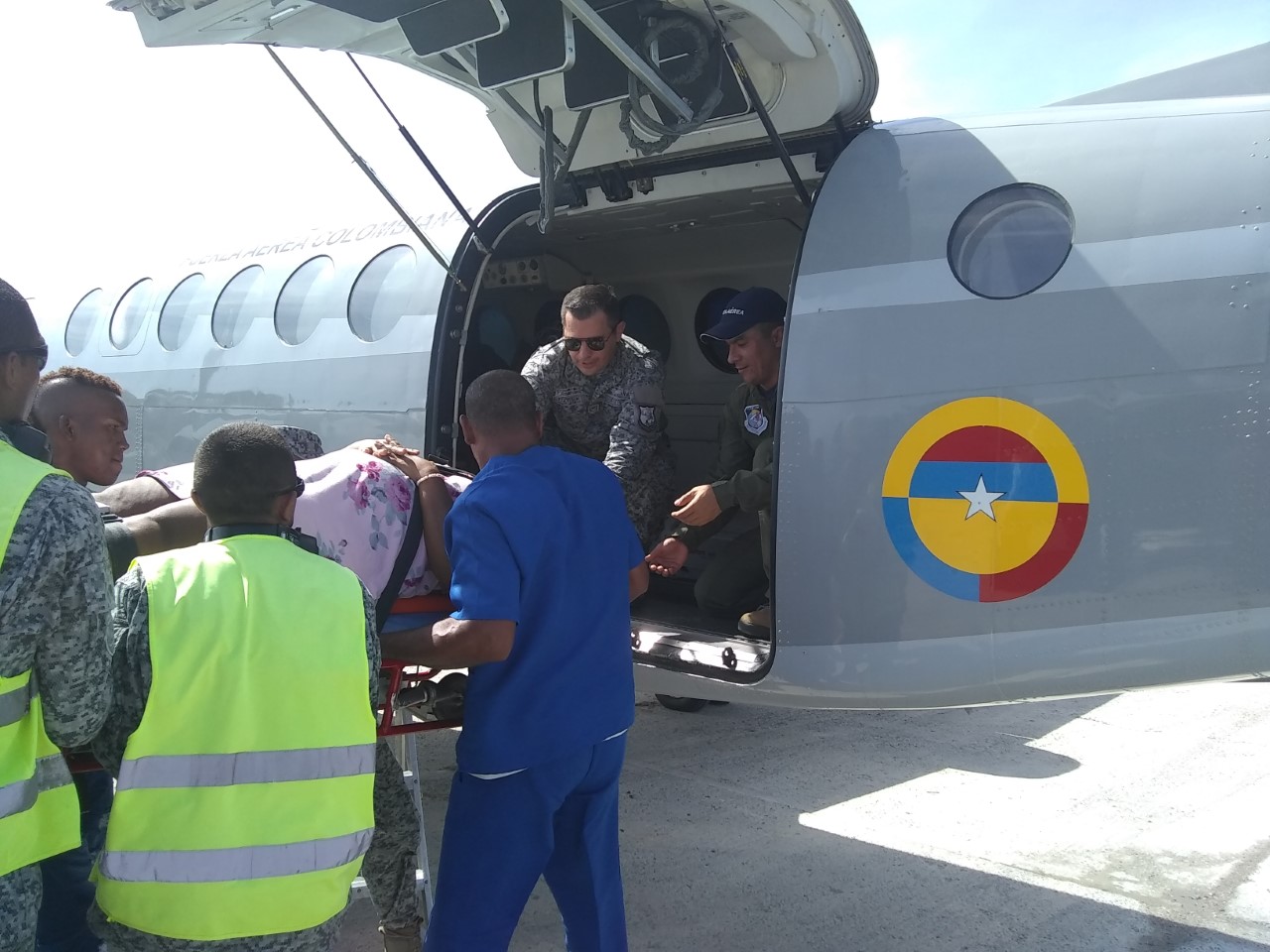 La Fuerza Aérea Colombiana traslada paciente en condición delicada a Barranquilla