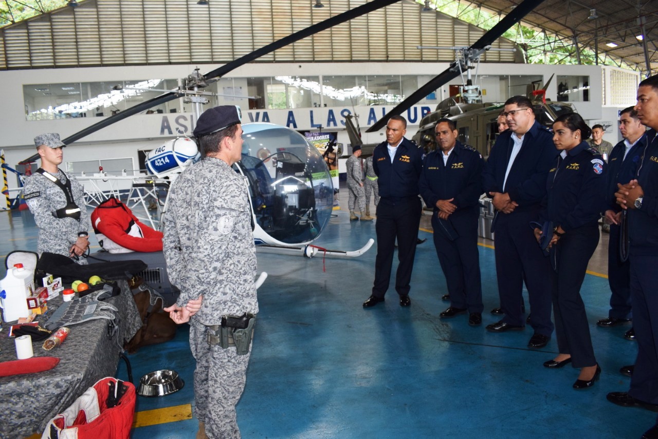 Militares de la Fuerza Aérea de República Dominicana visitaron el CACOM 4 