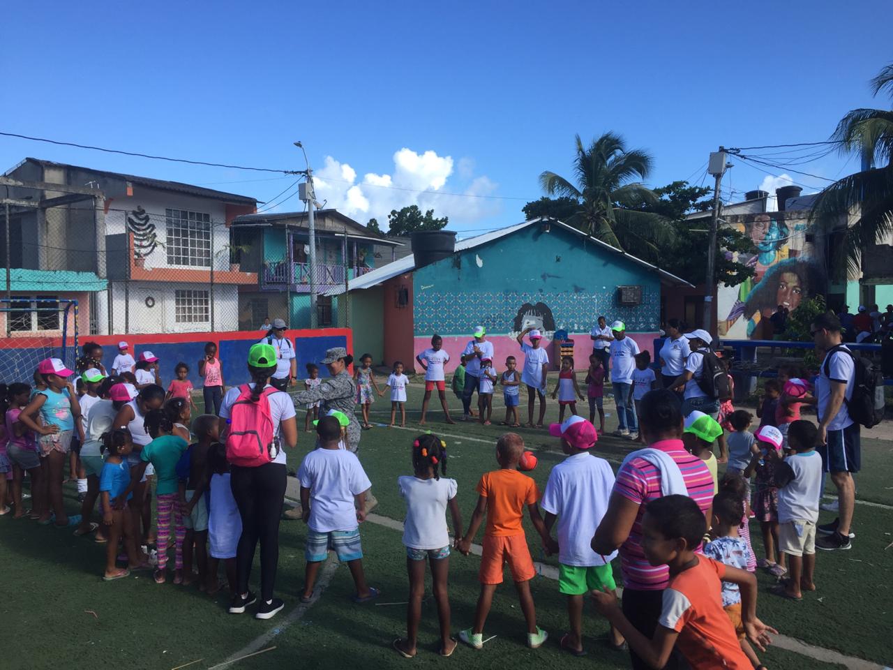El Grupo Aéreo del Caribe promueve el deporte en el sector de las Tablitas de la Isla de San Andrés