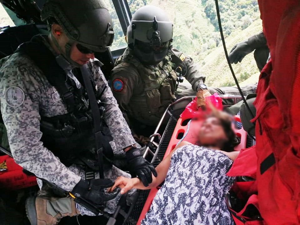 Fuerza Aérea evacua los heridos desde el lugar de la tragedia en Chaparral