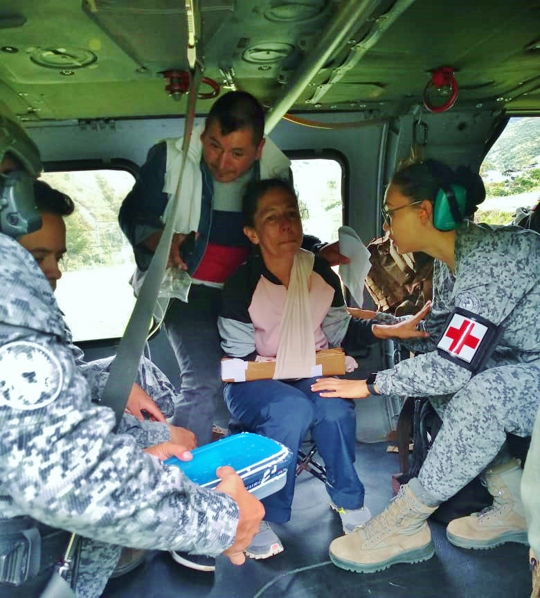 Mujer mordida por serpiente de coral recibe atención médica y traslado por la Fuerza Aérea Colombiana