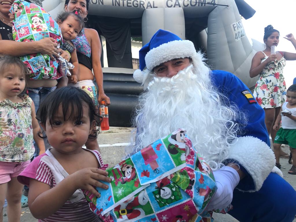 Niños de poblaciones vulnerables de Girardot, recibieron un regalo en esta navidad. 