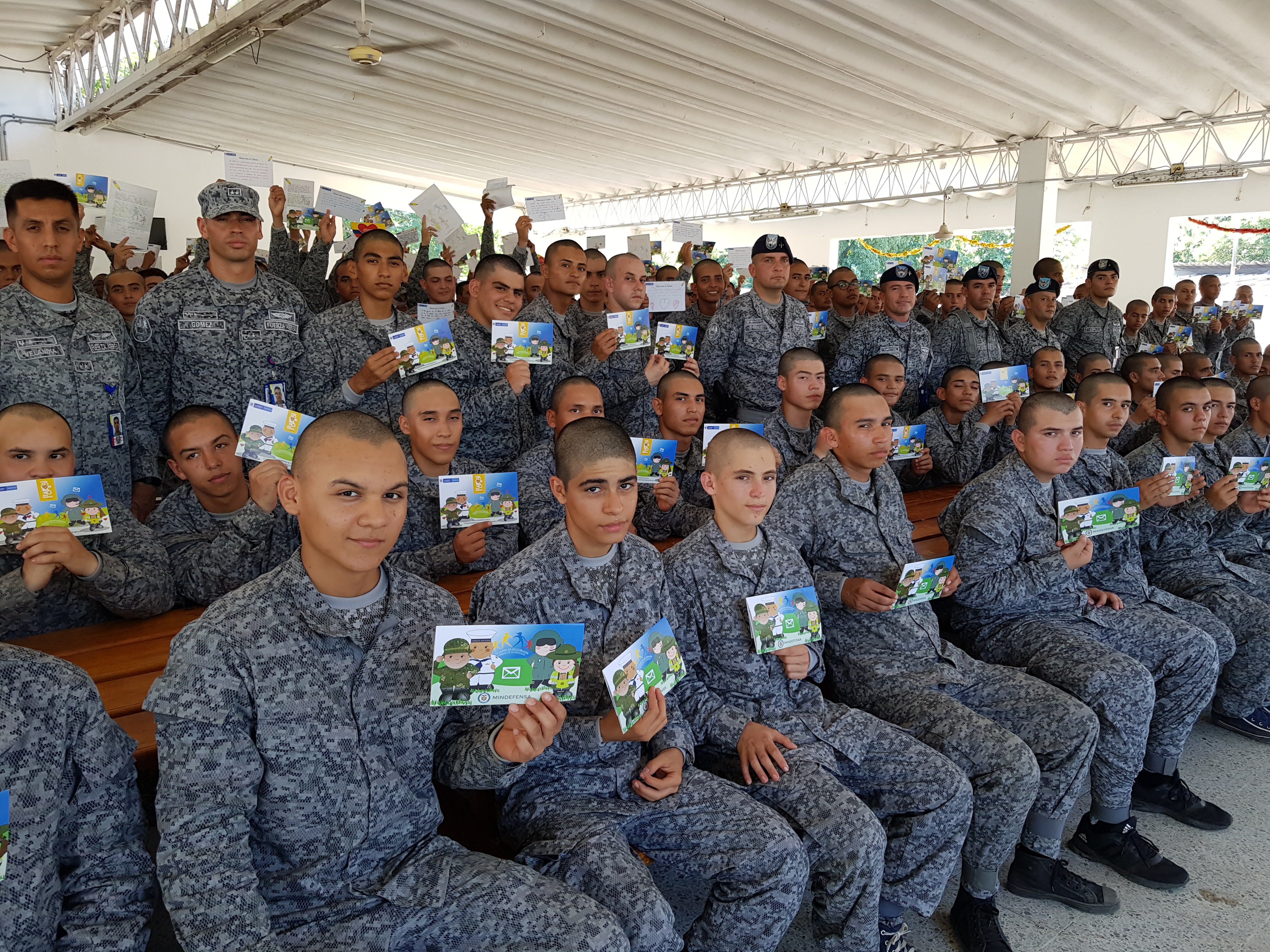 Soldados del Comando Aéreo de Combate No 1 recibieron el “Correo de la Gratitud”