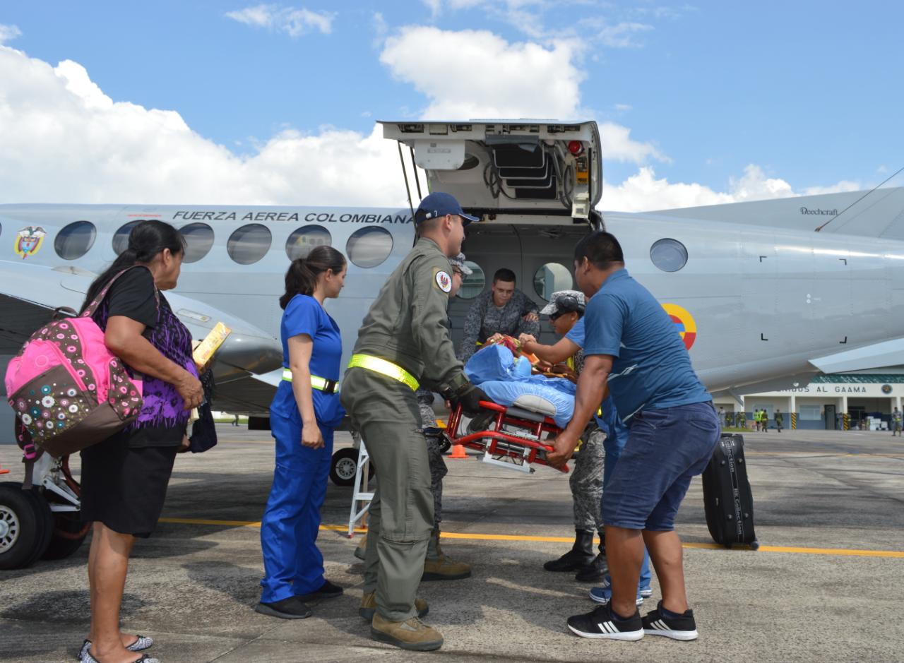 Adulto mayor en delicado estado de salud es trasladada por la Fuerza Aérea Colombiana