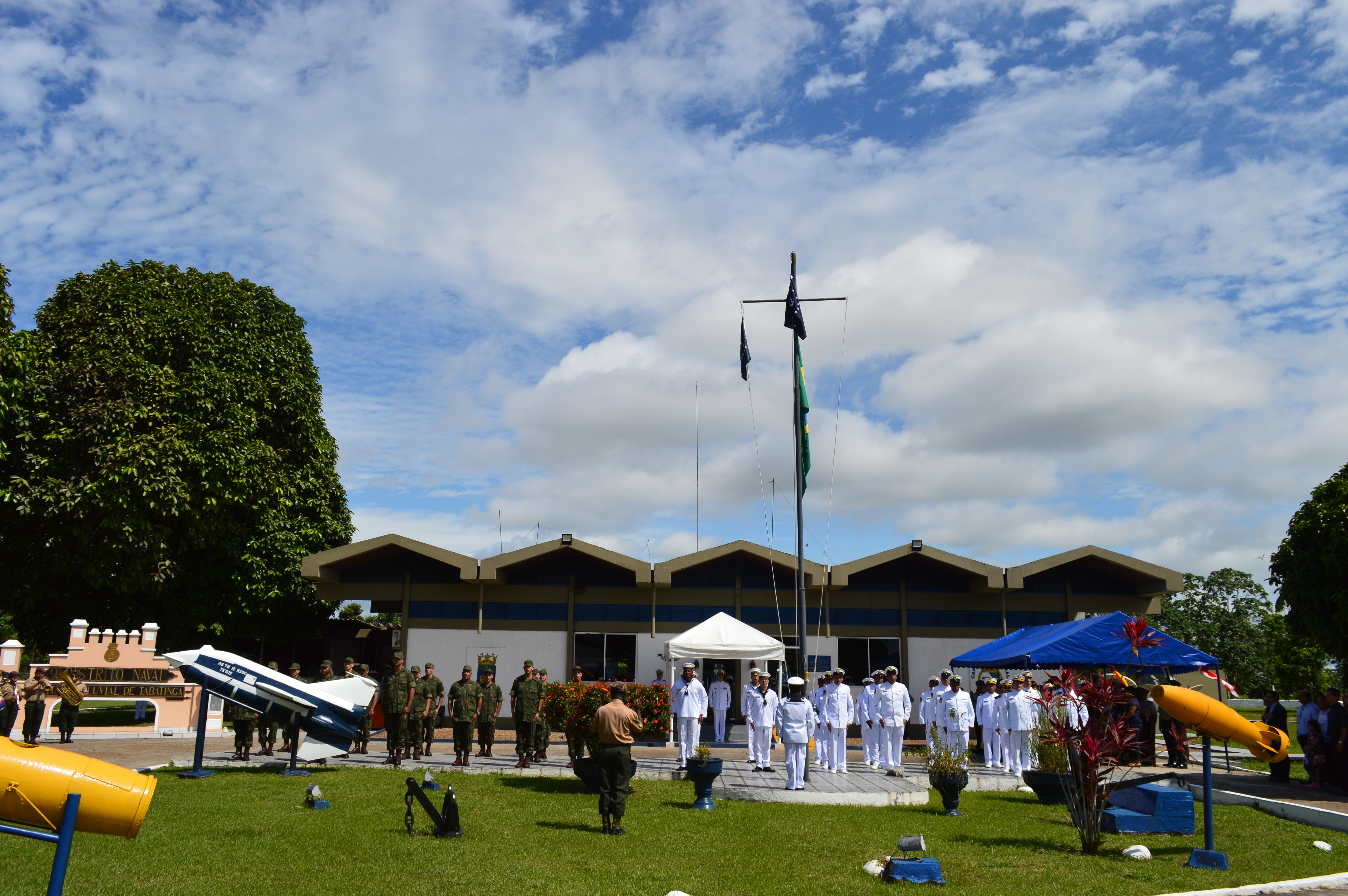 Fuerzas Militares de Colombia participan en ceremonia militar en Tabatinga