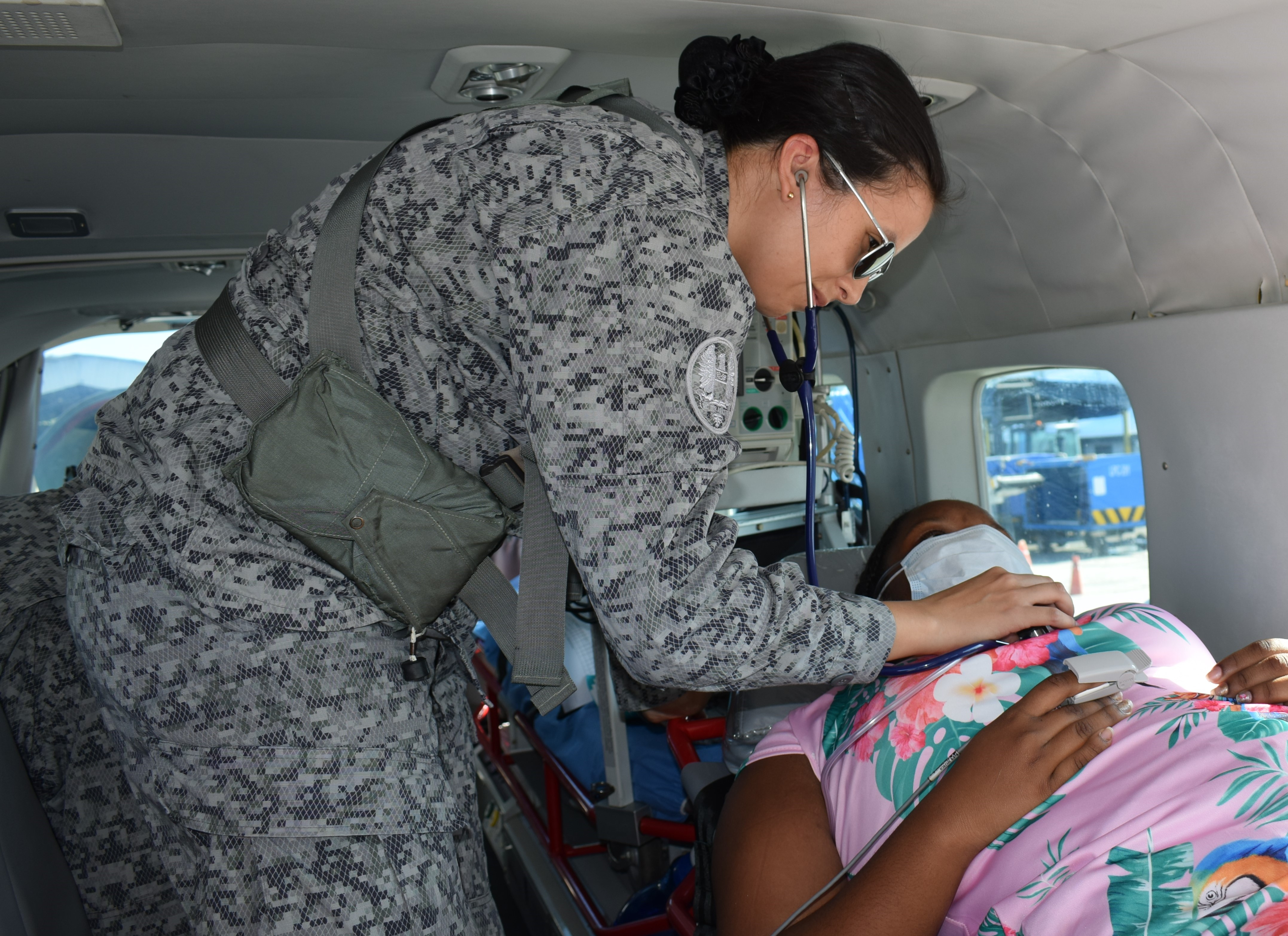Menor de edad es trasladada en avión ambulancia desde Providencia