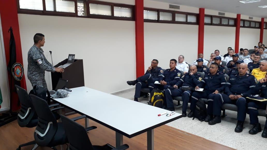 Fuerza Aérea Colombiana y entidades de socorro se preparan para combatir emergencias en el suroccidente del país