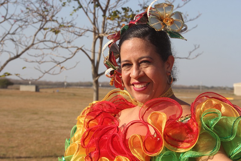 ‘Elsita’, una mujer de la Fuerza Aérea Colombiana con alma carnavalera