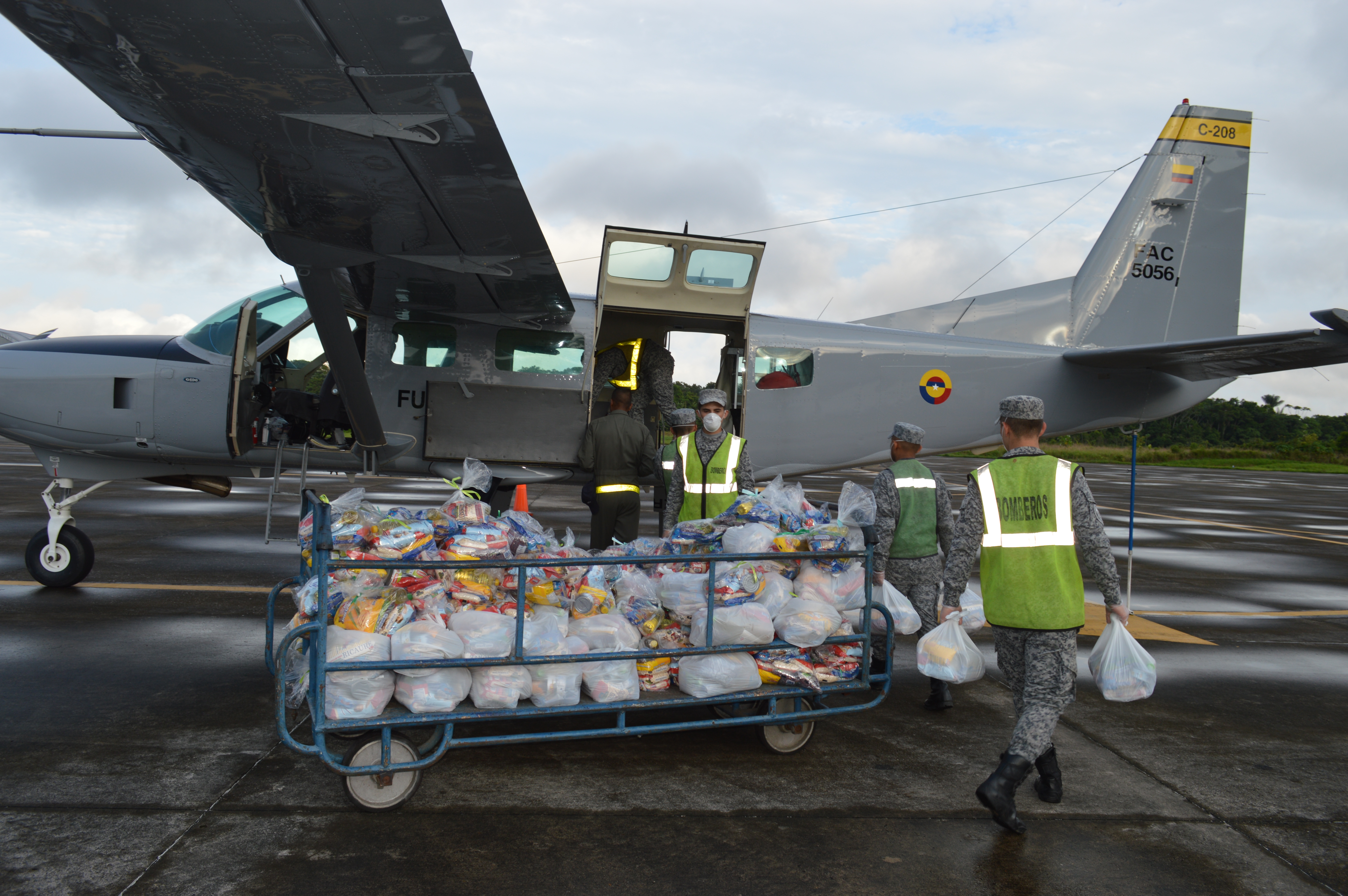 Su Fuerza Aérea transportó ayudas para contrarrestar efectos del  COVID 19 en Amazonas