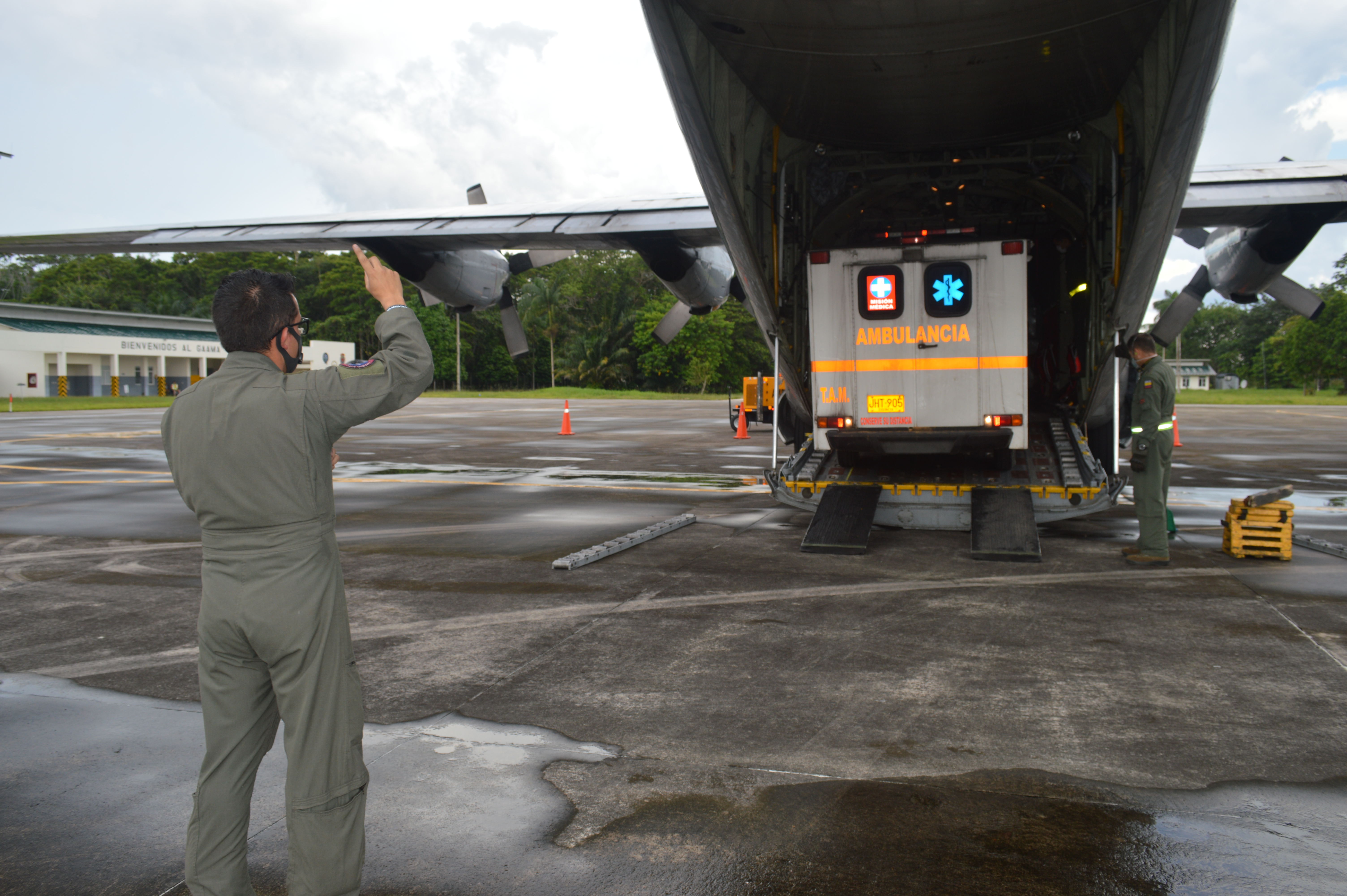 Unidad de cuidados intensivos, ambulancia e insumos médicos son transportados al Amazonas por su Fuerza Aérea
