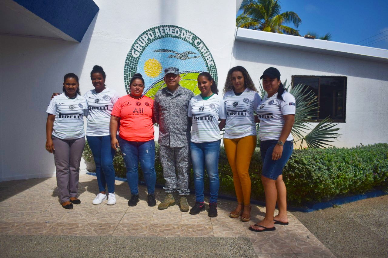 Grupo Aéreo del Caribe entrega dotación deportiva al Club Deportivo Femenino “Pitalitas”