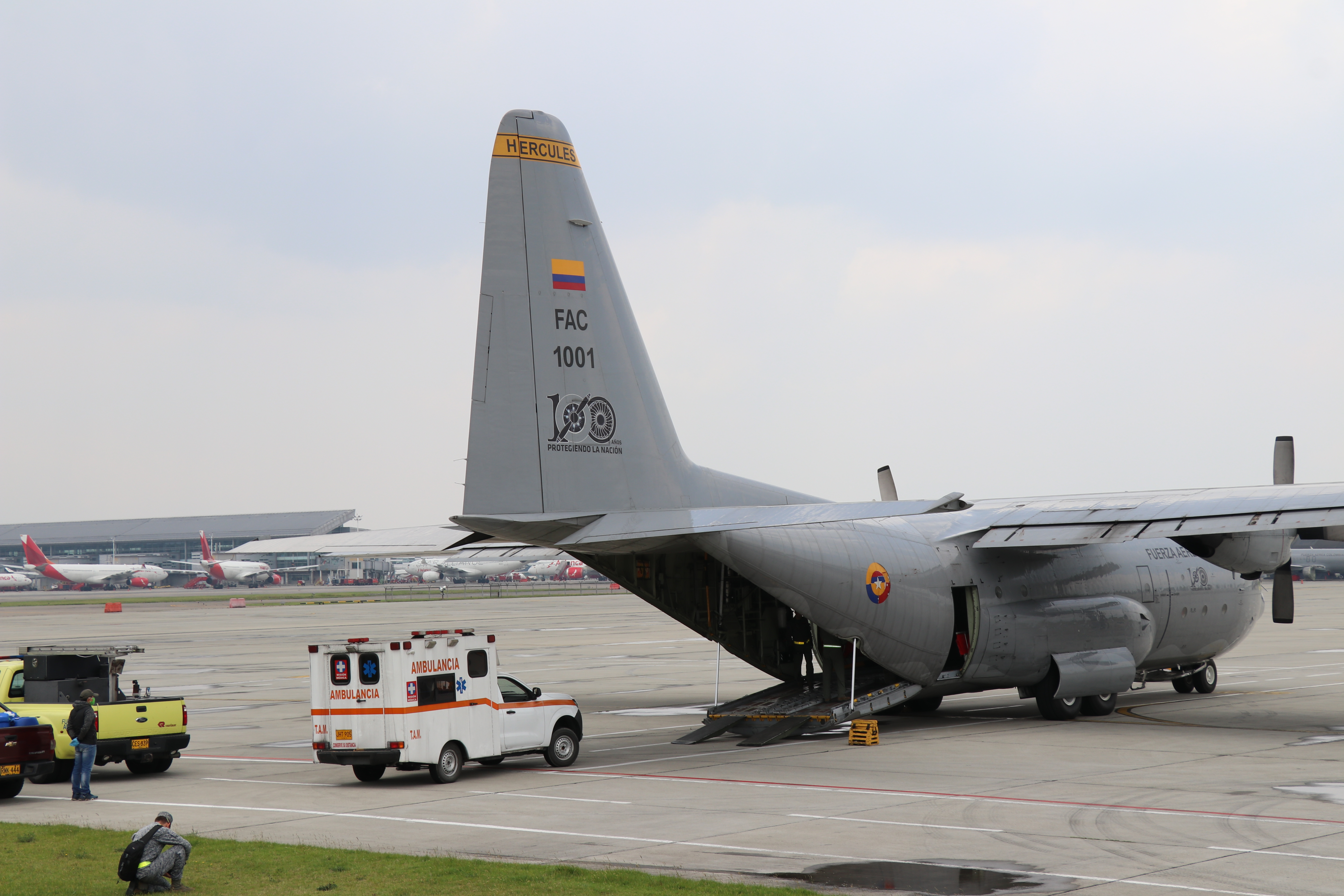 Unidad de cuidados intensivos, ambulancia e insumos médicos son transportados al Amazonas por su Fuerza Aérea