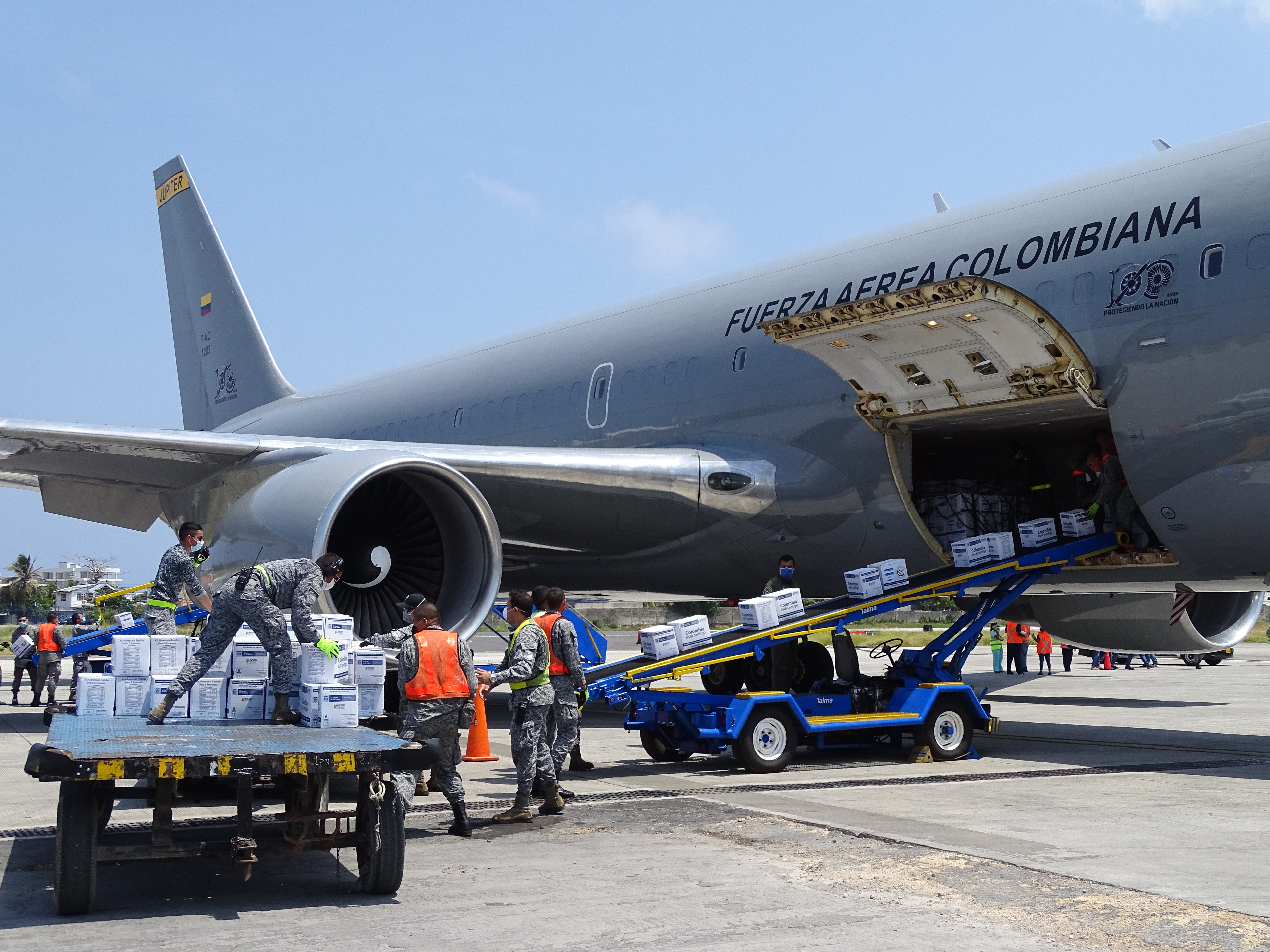Fuerza Pública coordina la llegada de 27 toneladas de ayuda humanitaria destinada para el Archipiélago de San Andrés  