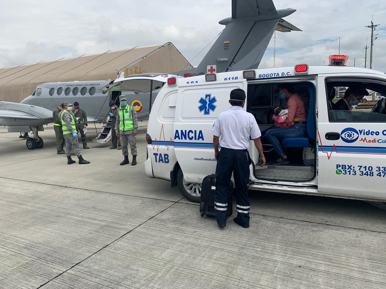 Avión ambulancia de su Fuerza Aérea Colombiana traslada a  bebé de 11 meses 