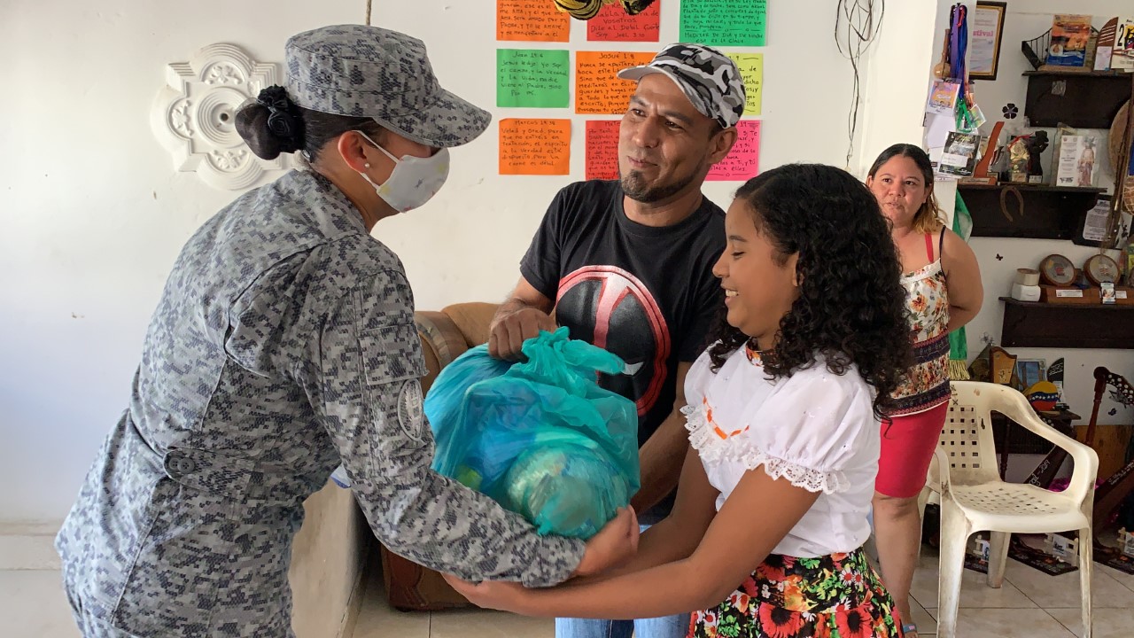 Su Fuerza Aérea apoya a familias en Yopal
