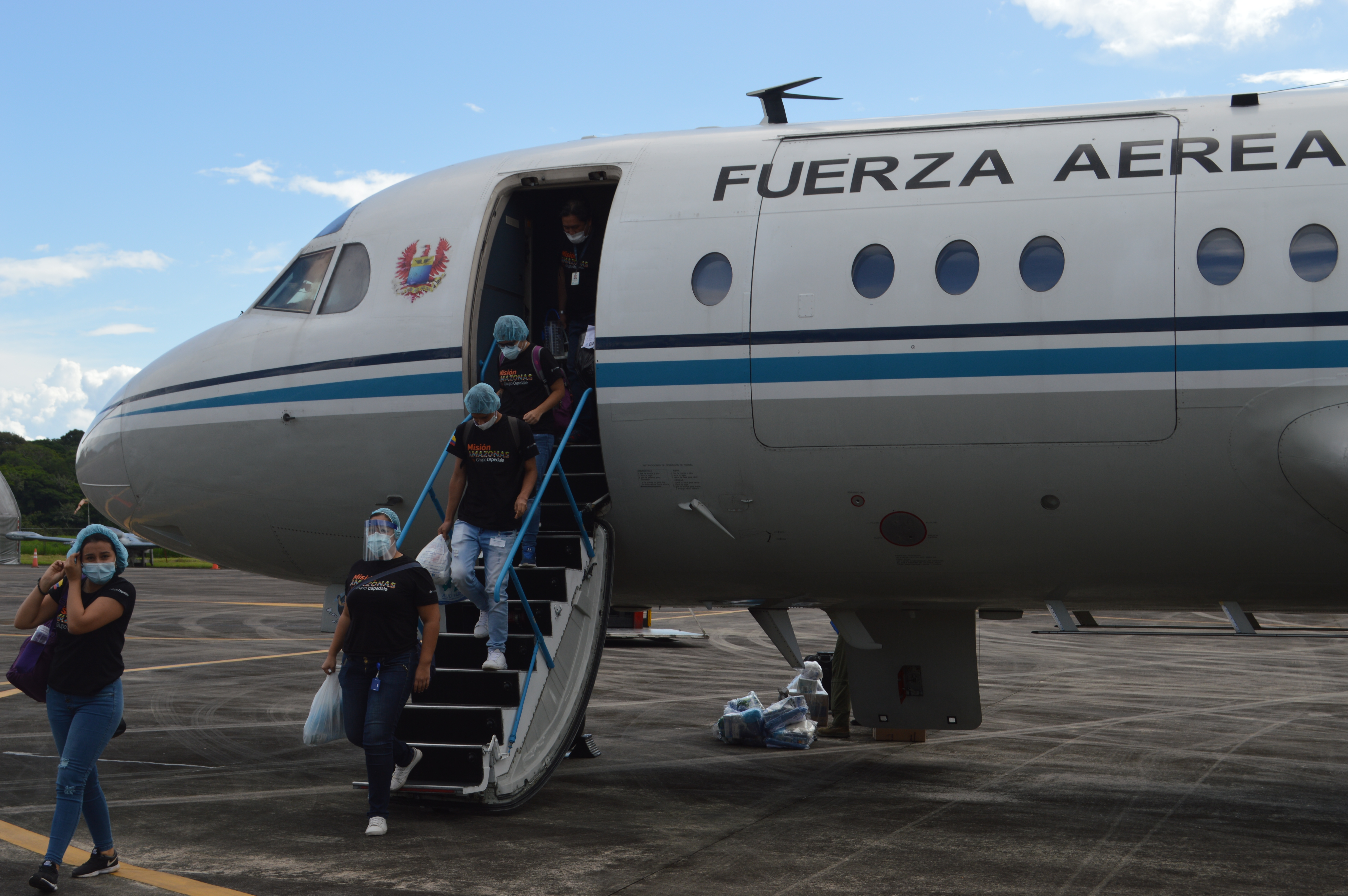 Personal de la salud fue transportado por su Fuerza Aérea Colombiana hacia Leticia