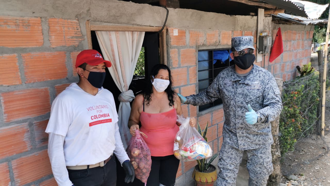 Familias de Purnio, Caldas, fueron visitadas por su Fuerza Aérea Colombiana