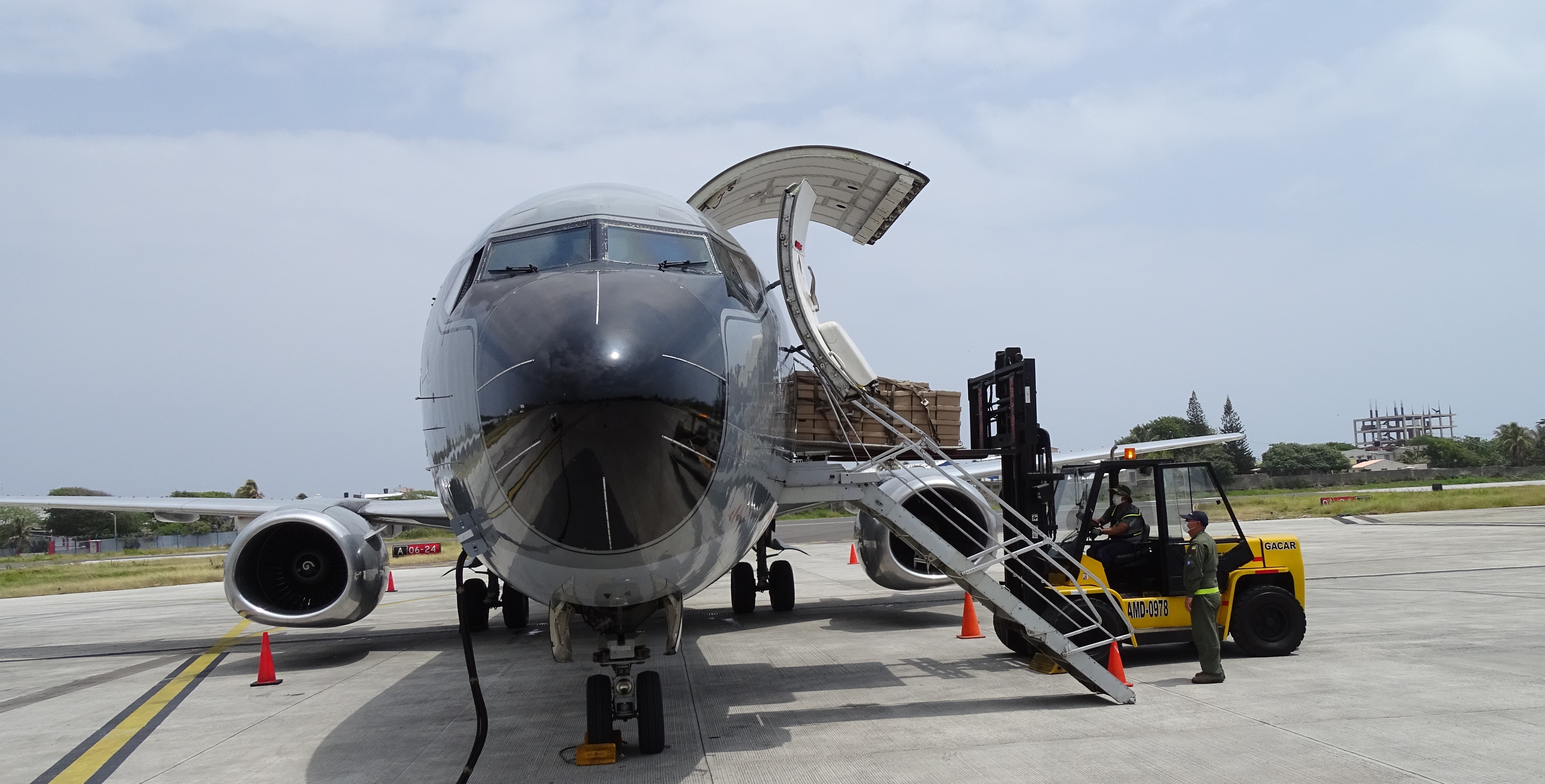 Su Fuerza Aérea transporta ayudas humanitarias hacia San Andrés en el marco del programa ‘Ayudar nos hace bien, Unidos somos más fuertes’ 