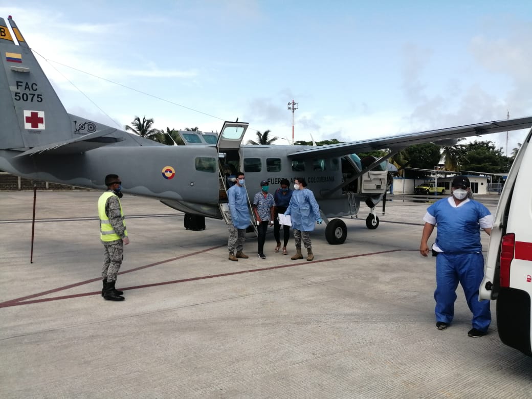 Avión ambulancia traslada a menor de 13 años desde Providencia
