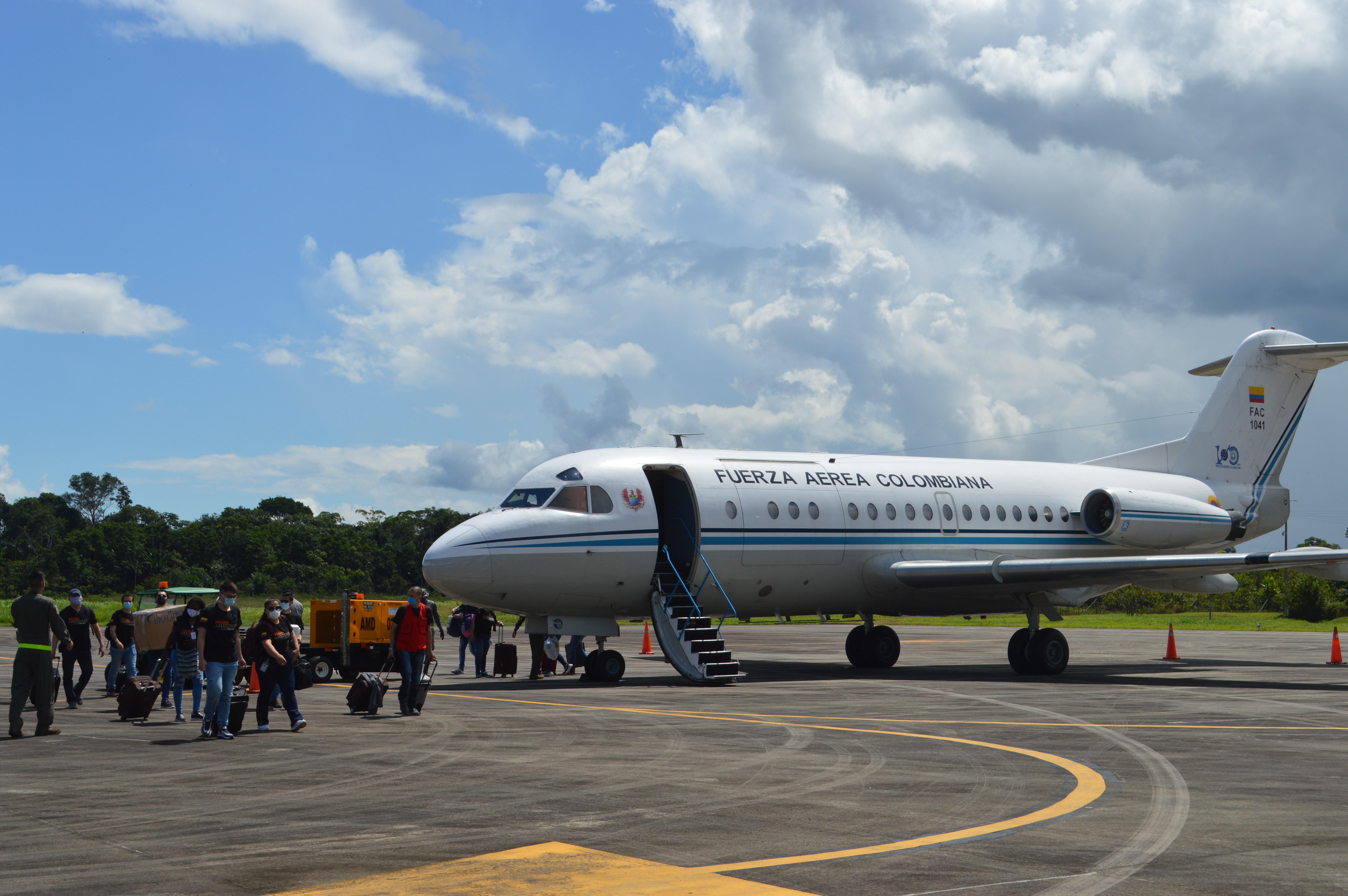 Profesionales de la salud fueron transportados hacia Leticia por su Fuerza Aérea Colombiana