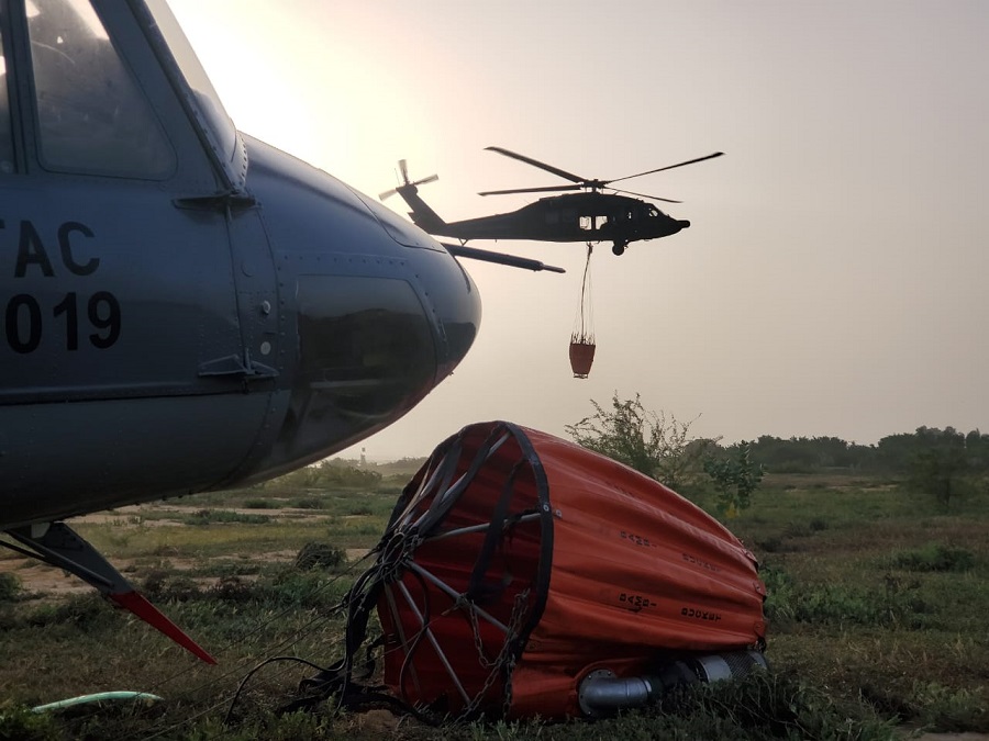 Fuerza Aérea Colombiana continua en operación de extinción del incendio en Isla Salamanca