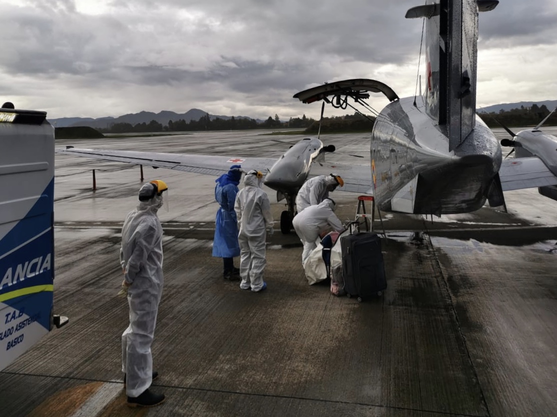 Bebé con COVID-19 es trasladado desde Buenaventura por su Fuerza Aérea