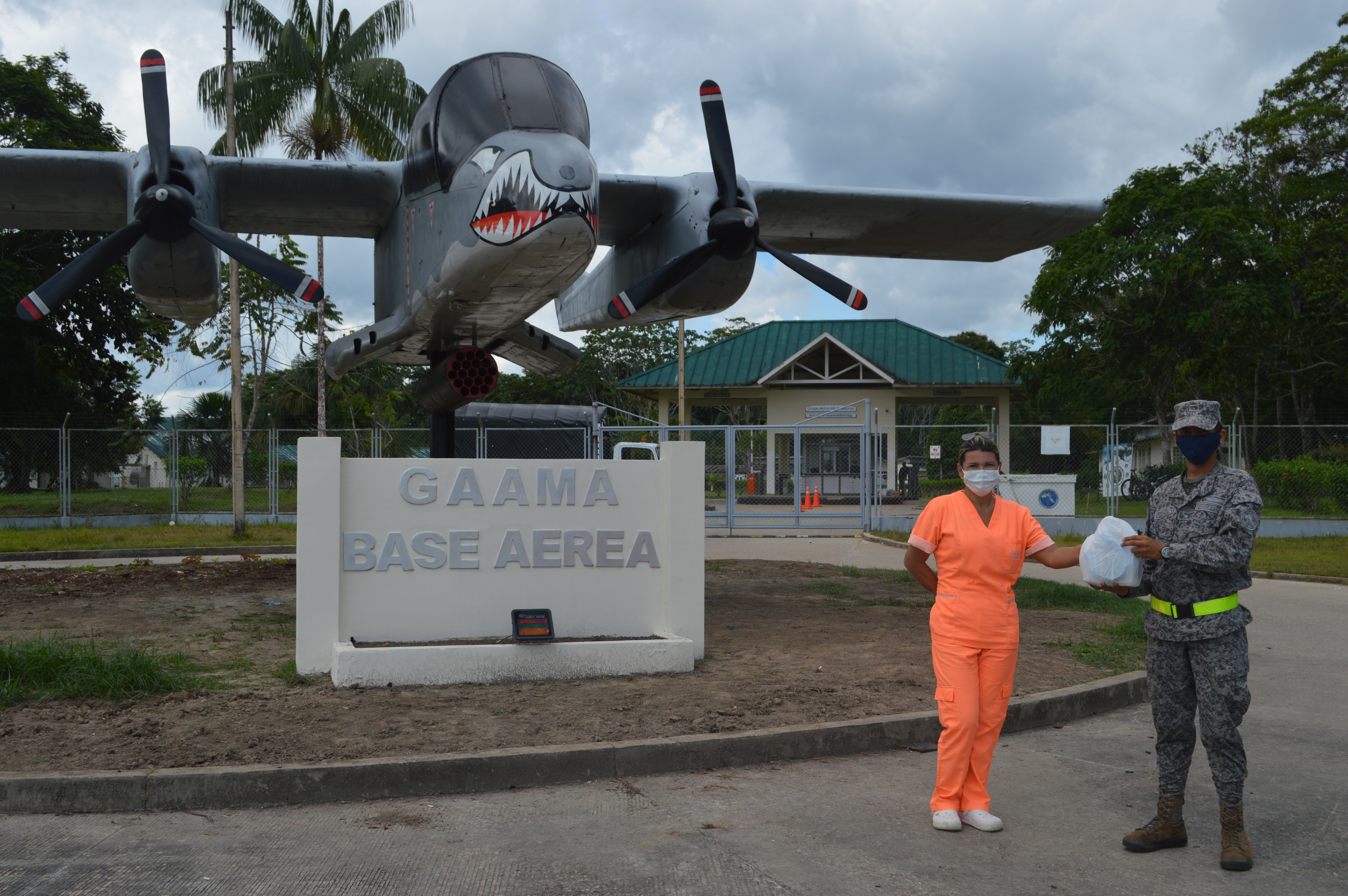 Kits de bioseguridad para odontólogos del Amazonas, son transportados por su Fuerza Aérea 
