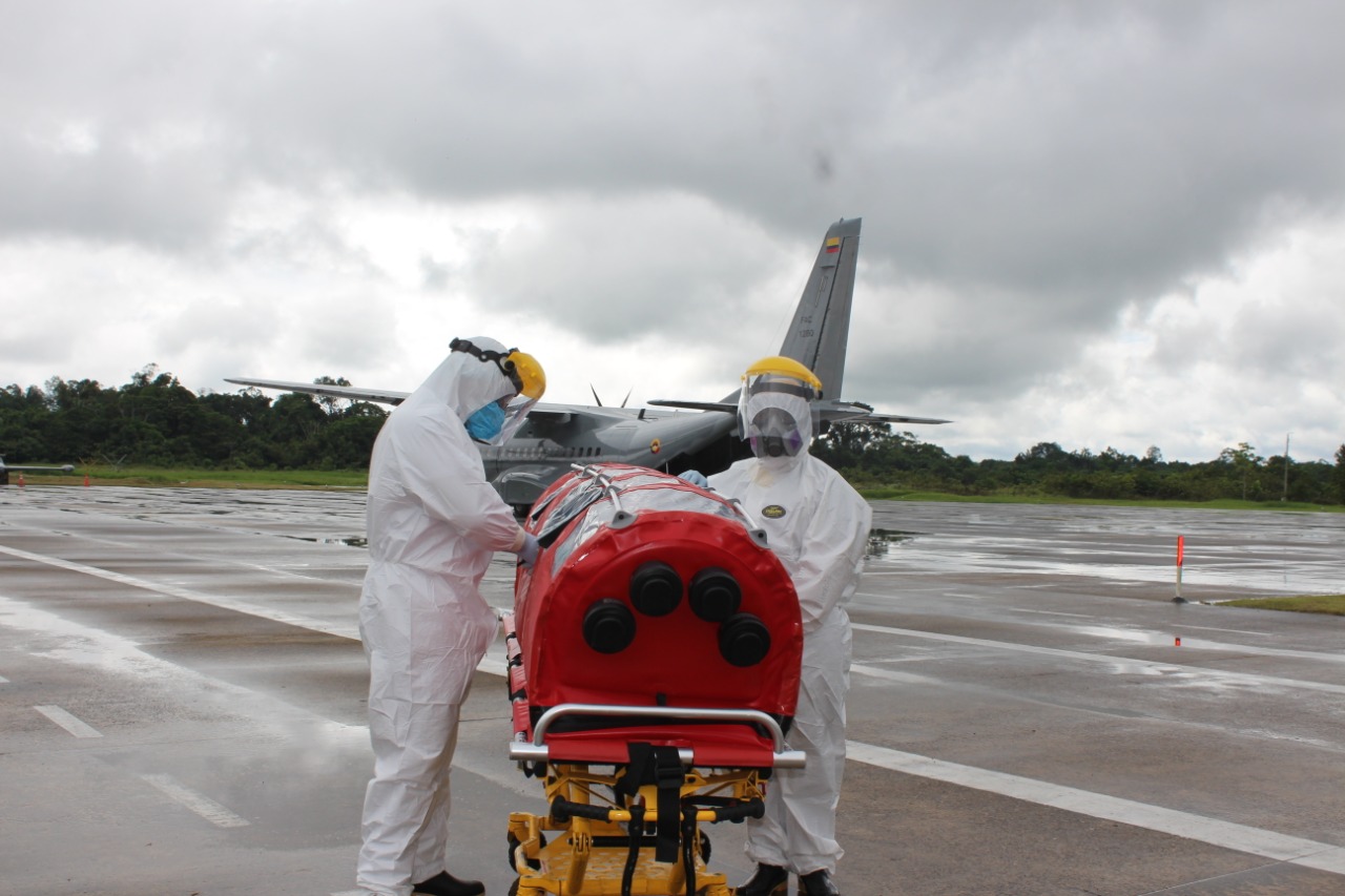 Paciente con Covid-19 fue transportado en un avión medicalizado de su Fuerza Aérea desde Leticia a Bogotá