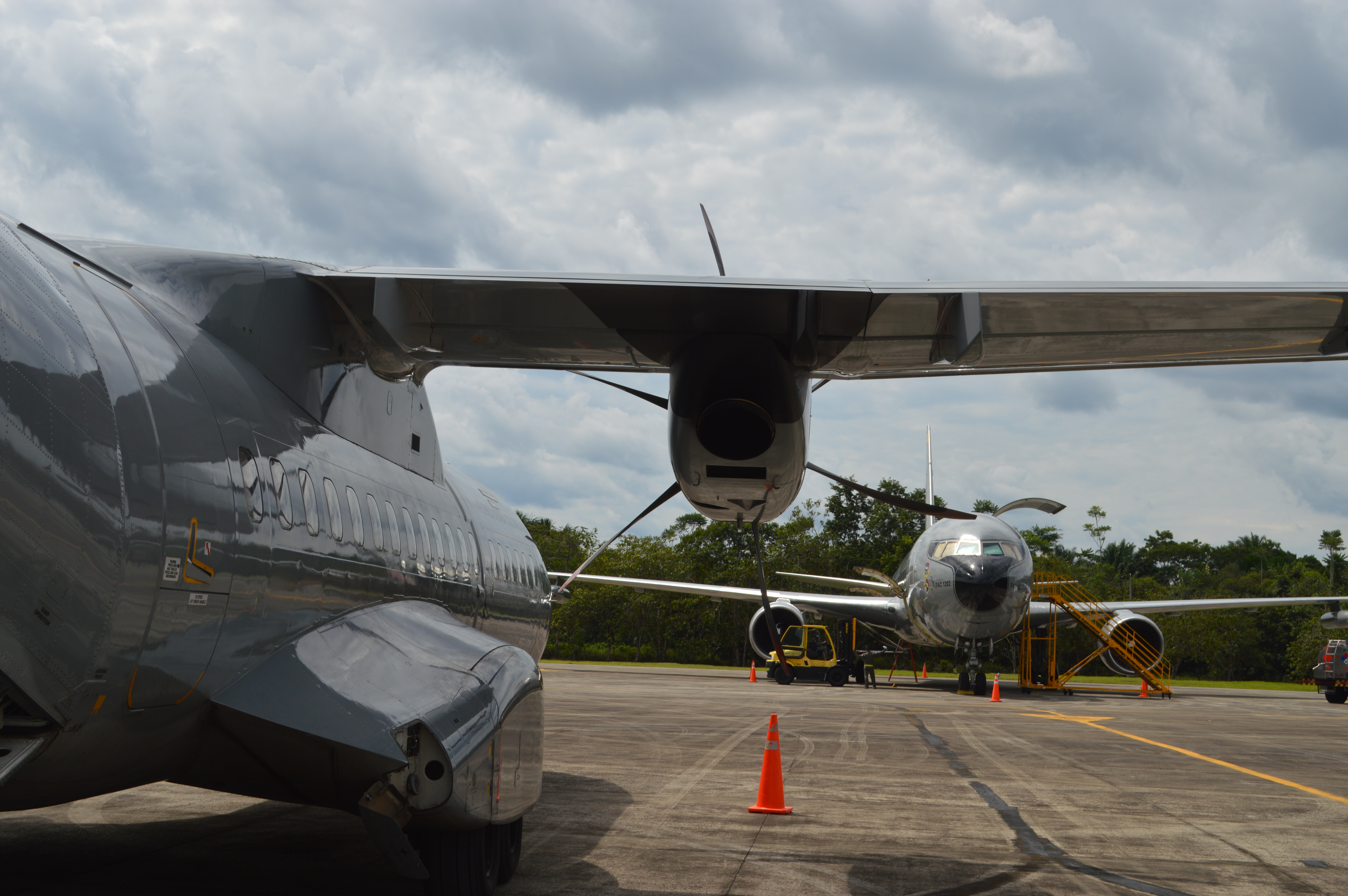 En el Día Mundial de la Asistencia Humanitaria, su Fuerza Aérea reafirma el compromiso con los colombianos presentes en la Amazonía 