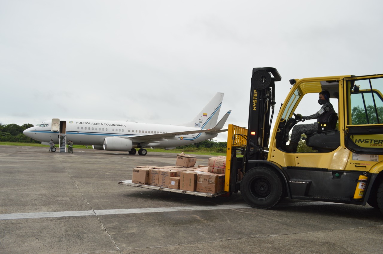 Avión presidencial sigue transportando ayudas humanitarias al Amazonas