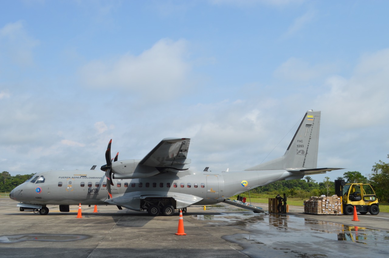 Menores de cero a cinco años de La Chorrera recibirán ayudas transportadas en un vuelo humanitario de su Fuerza Aérea