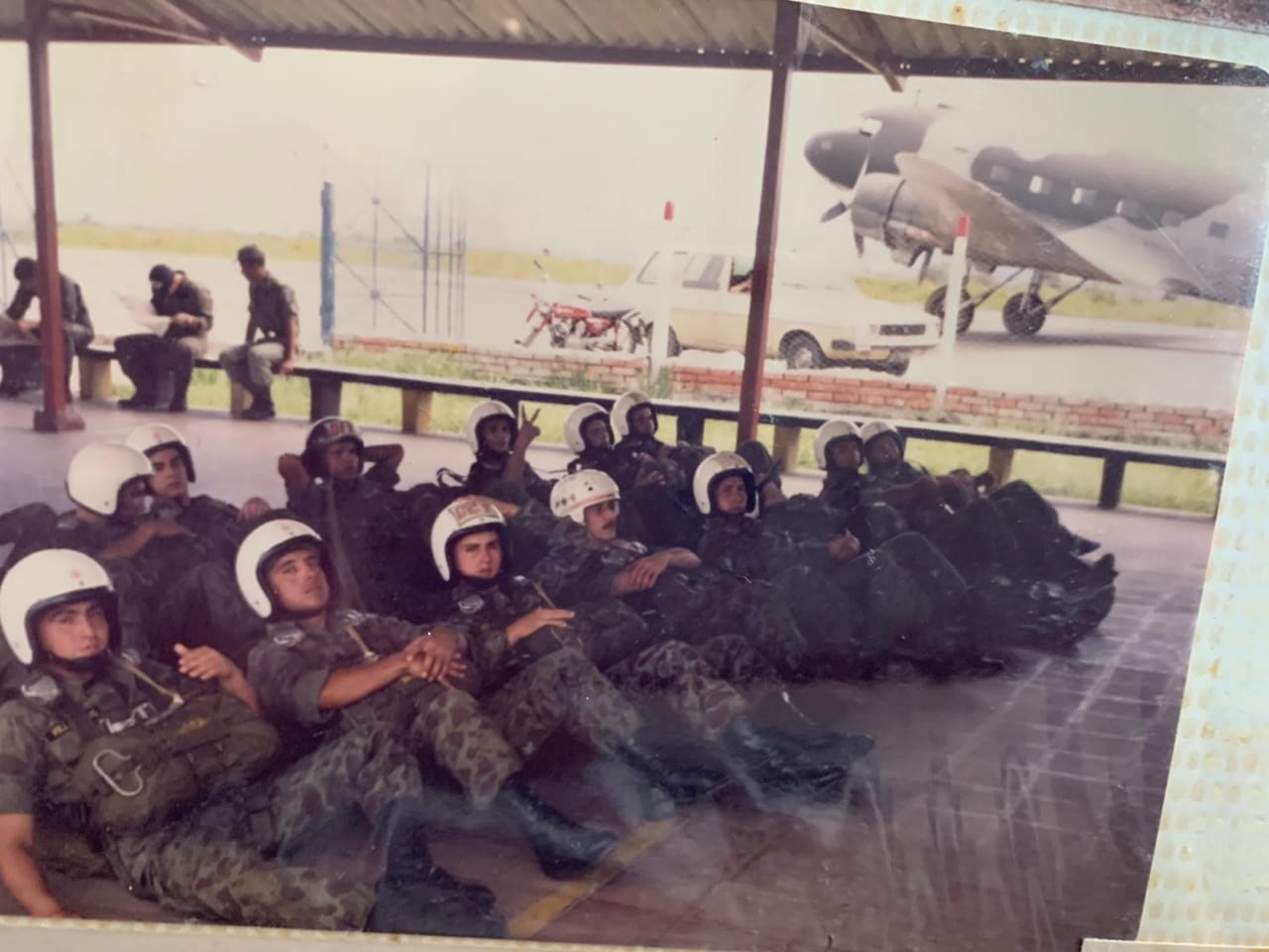 Los inicios del paracaidismo de su Fuerza Aérea en el Caquetá