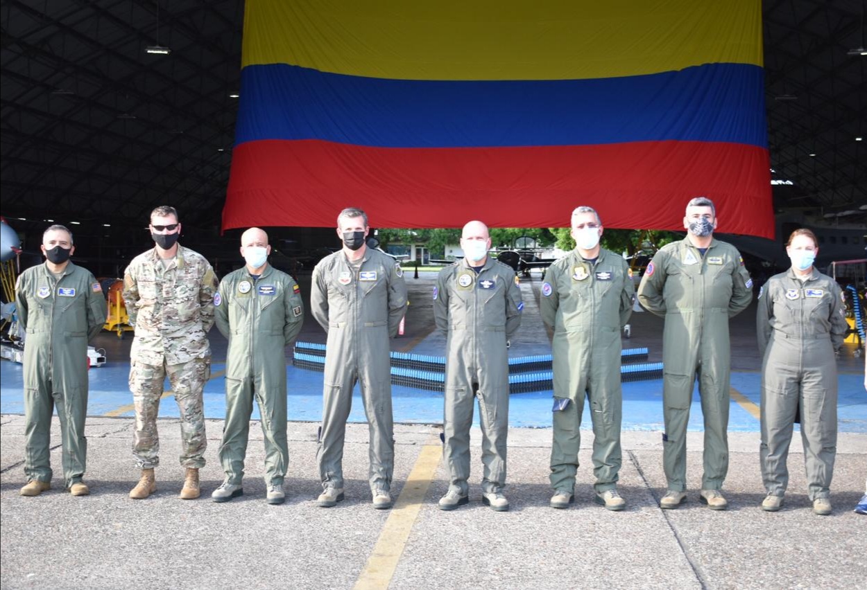 Comandante de la Doceava Fuerza Aérea de los EE UU visita el Comando Aéreo de Combate No. 1