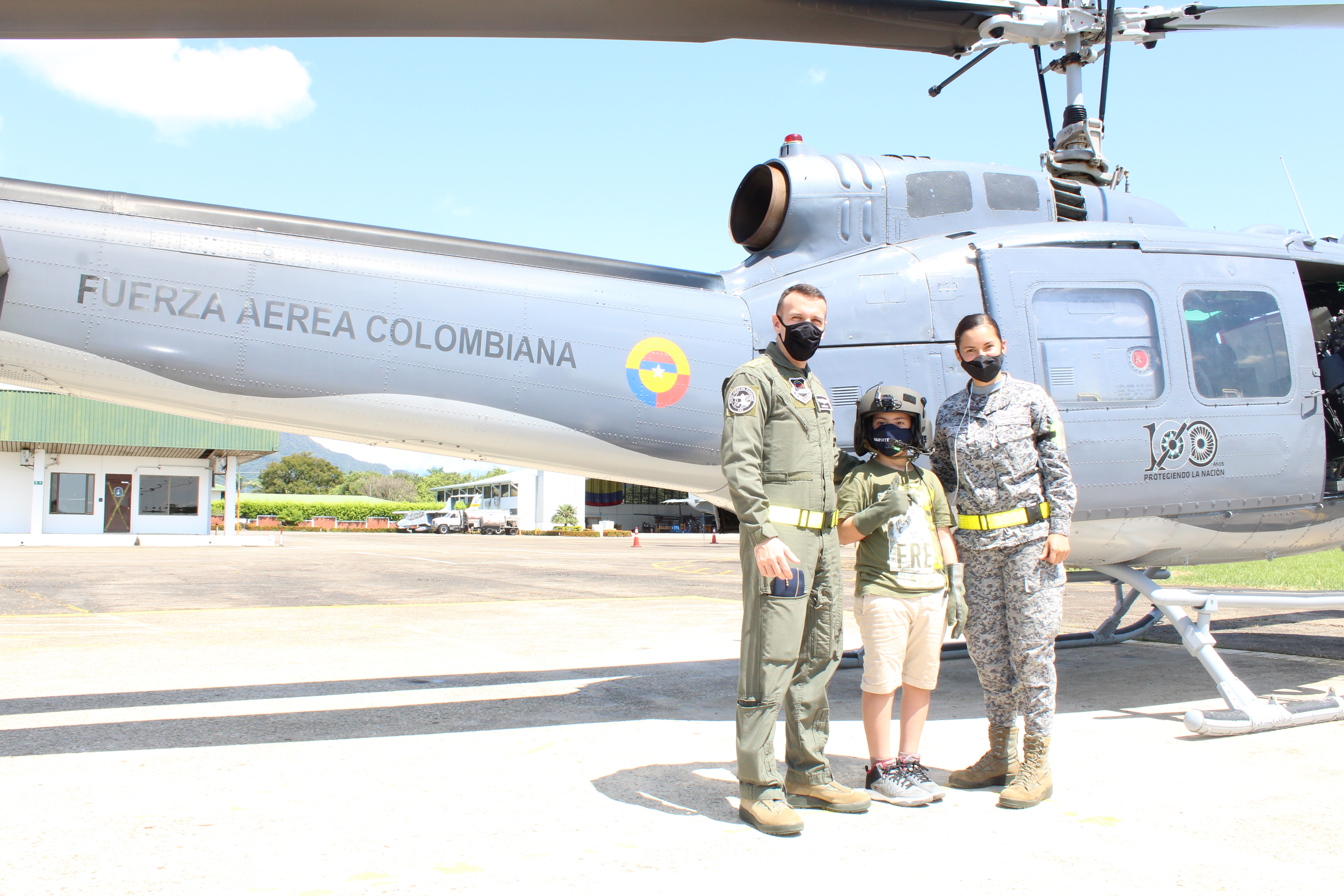 Manuel cumplió el sueño de conocer un helicóptero de su Fuerza Aérea Colombiana