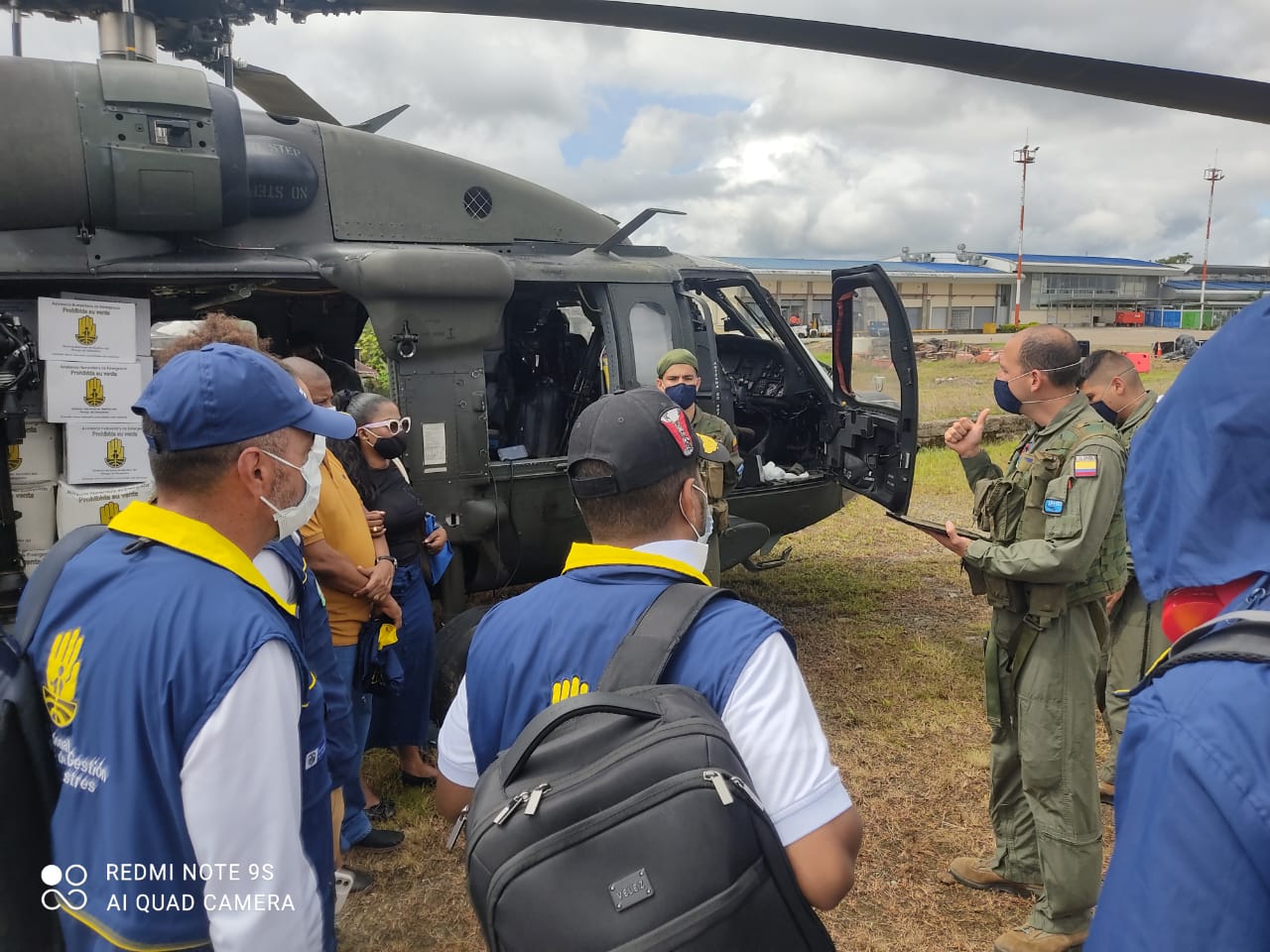 Ayudas humanitarias y personal de gestión del riesgo fueron transportados por su Fuerza Aérea