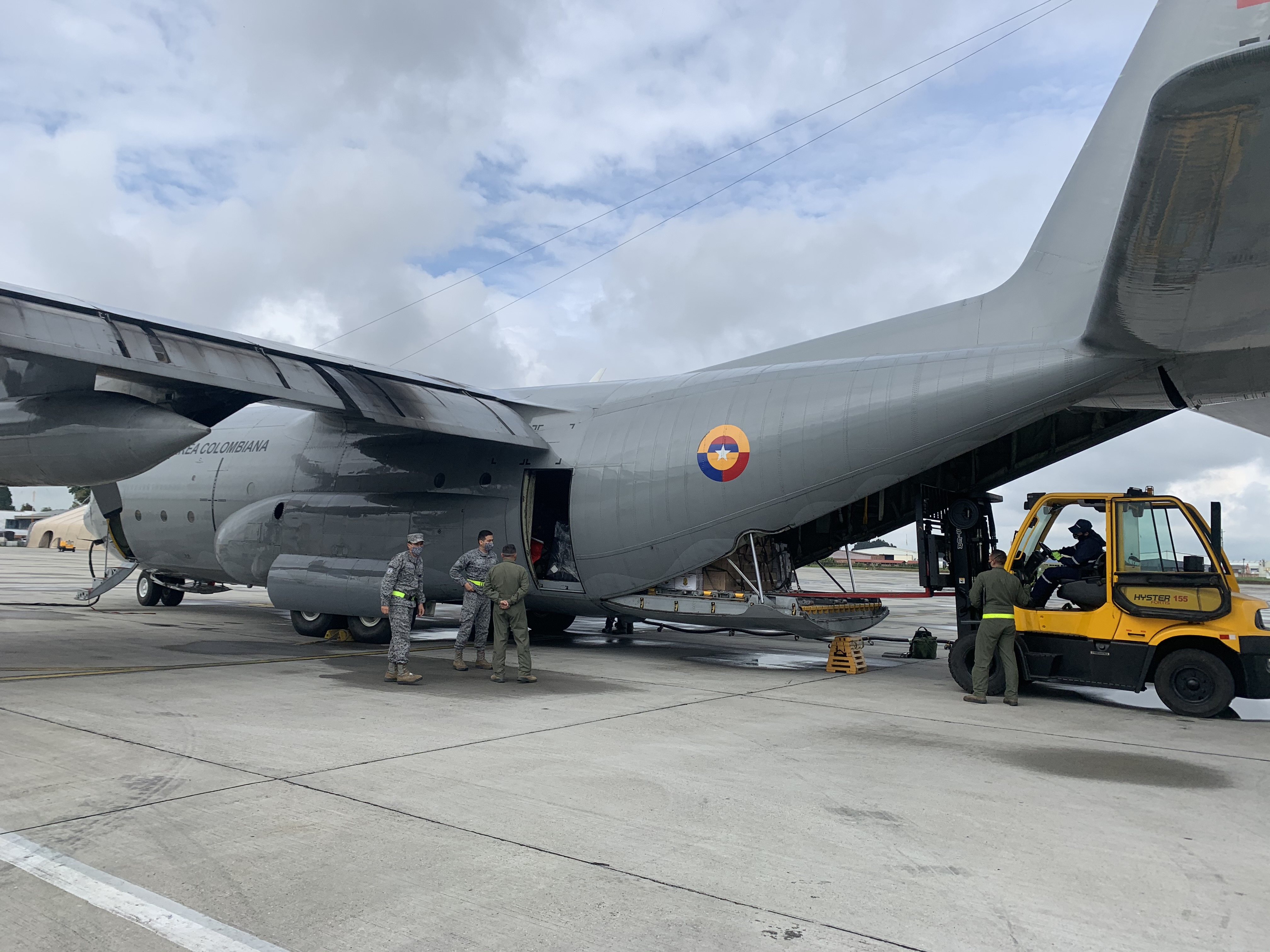 Ayudas humanitarias son transportadas hacia San Andrés  por su Fuerza Aérea Colombiana