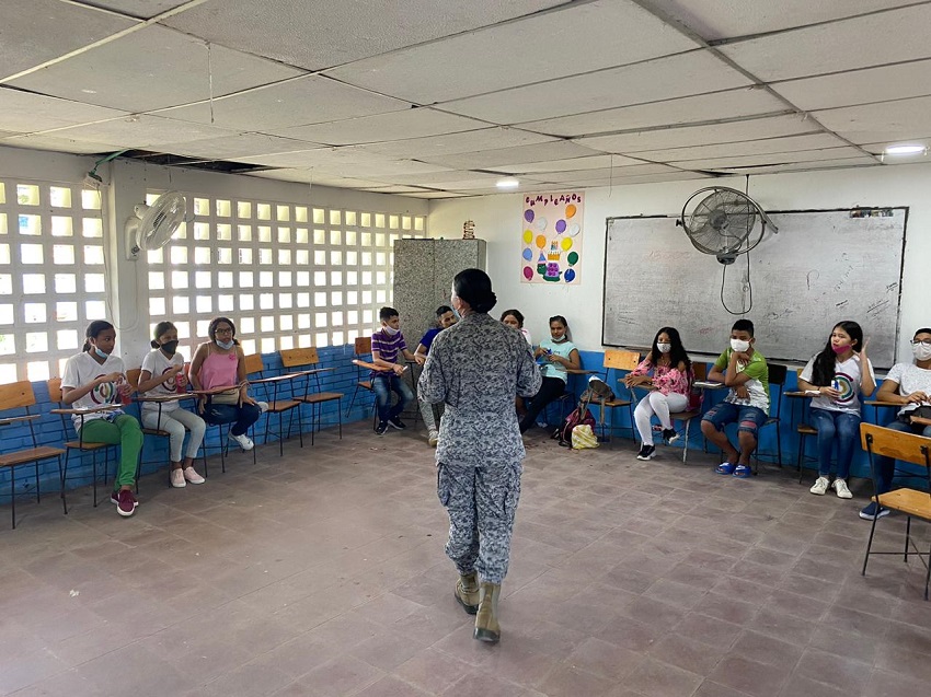 Jóvenes malamberos, iniciaron un proyecto educativo con la Fuerza Aérea Colombiana