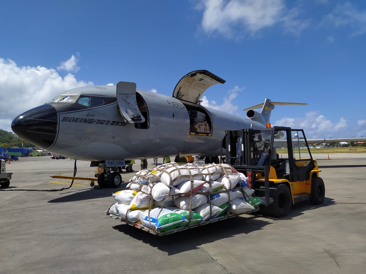 El Boeing 727 ‘Vulcano’ continúa transportando ayudas humanitarias hacia el Archipiélago