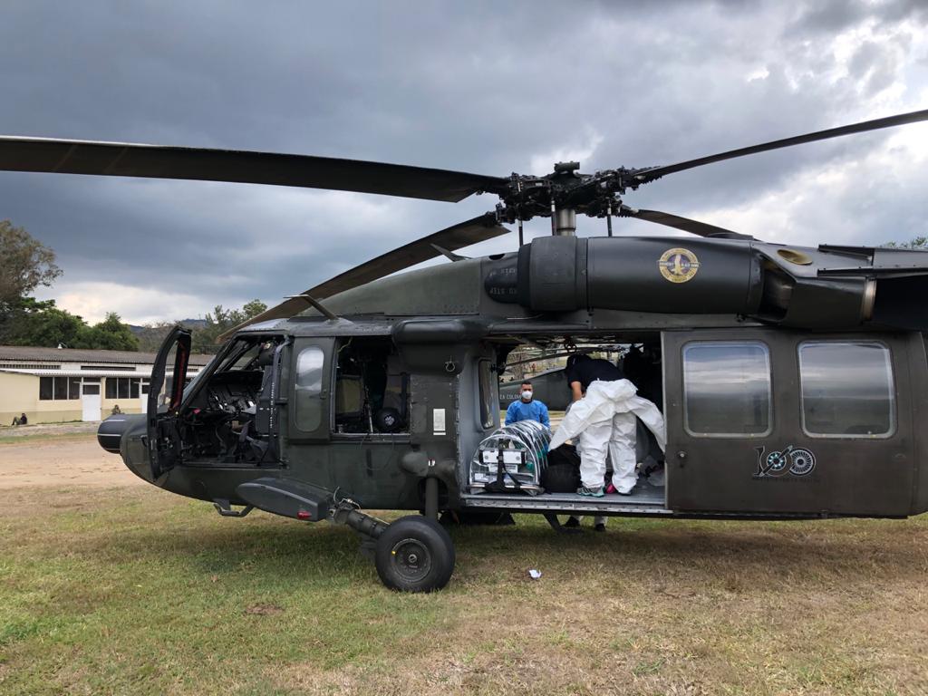 En helicóptero fueron trasladados de manera prioritaria pacientes con posible COVID-19